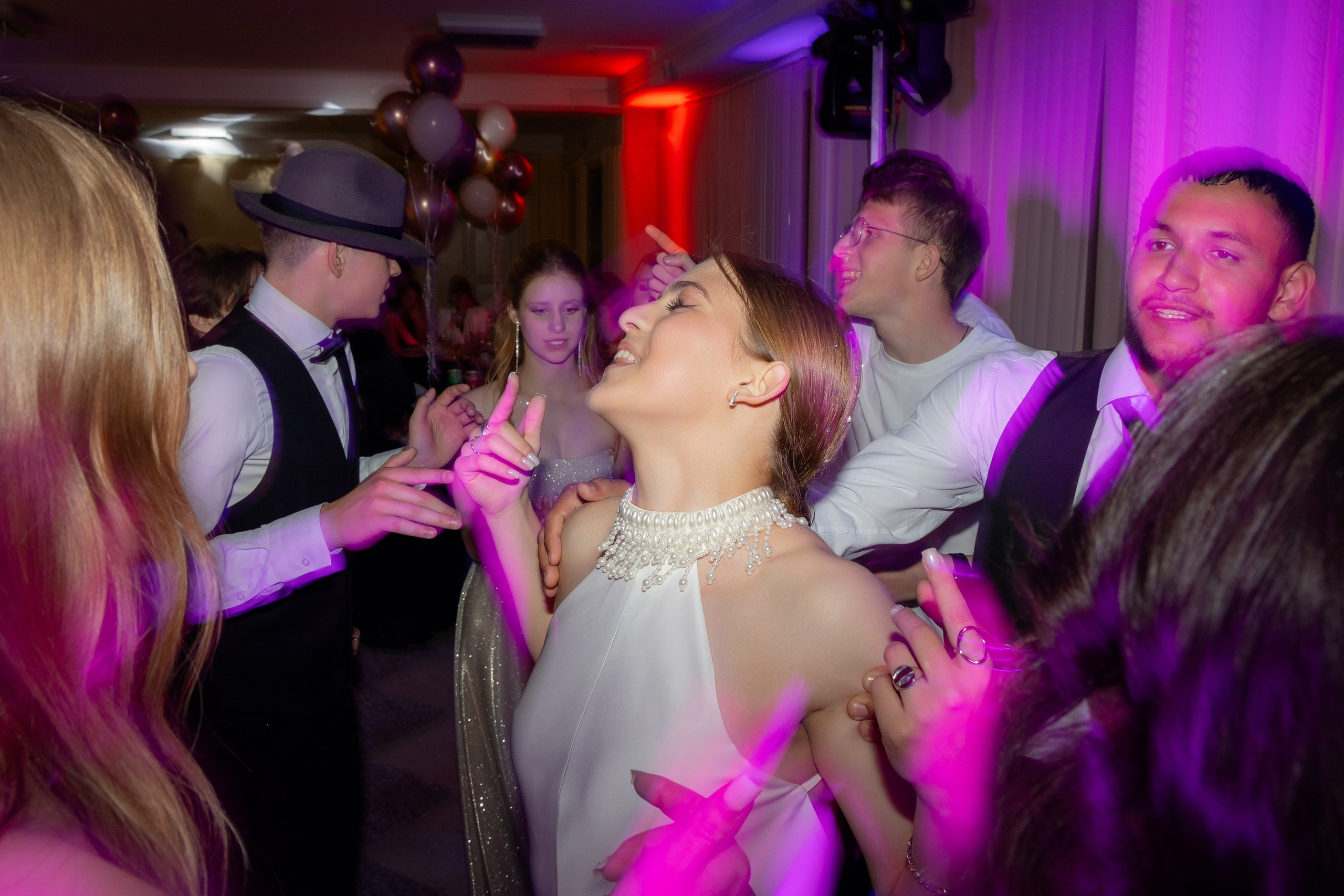 Школьный выпускной 2024 год в Соколе (Минск). Свадебный фотограф в Минске/Беларуси Сергей Спиридонов