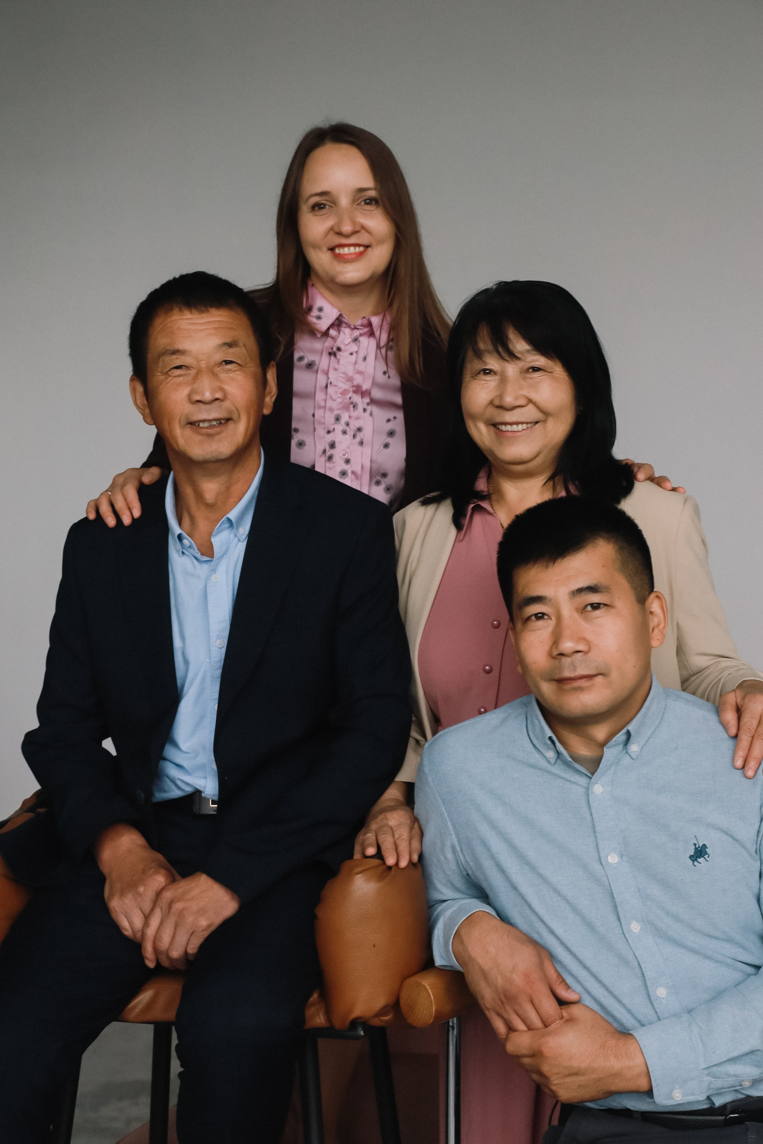 Семья из разных стран на фотосессии. Семейный фотограф в Томске Максимова Екатерина