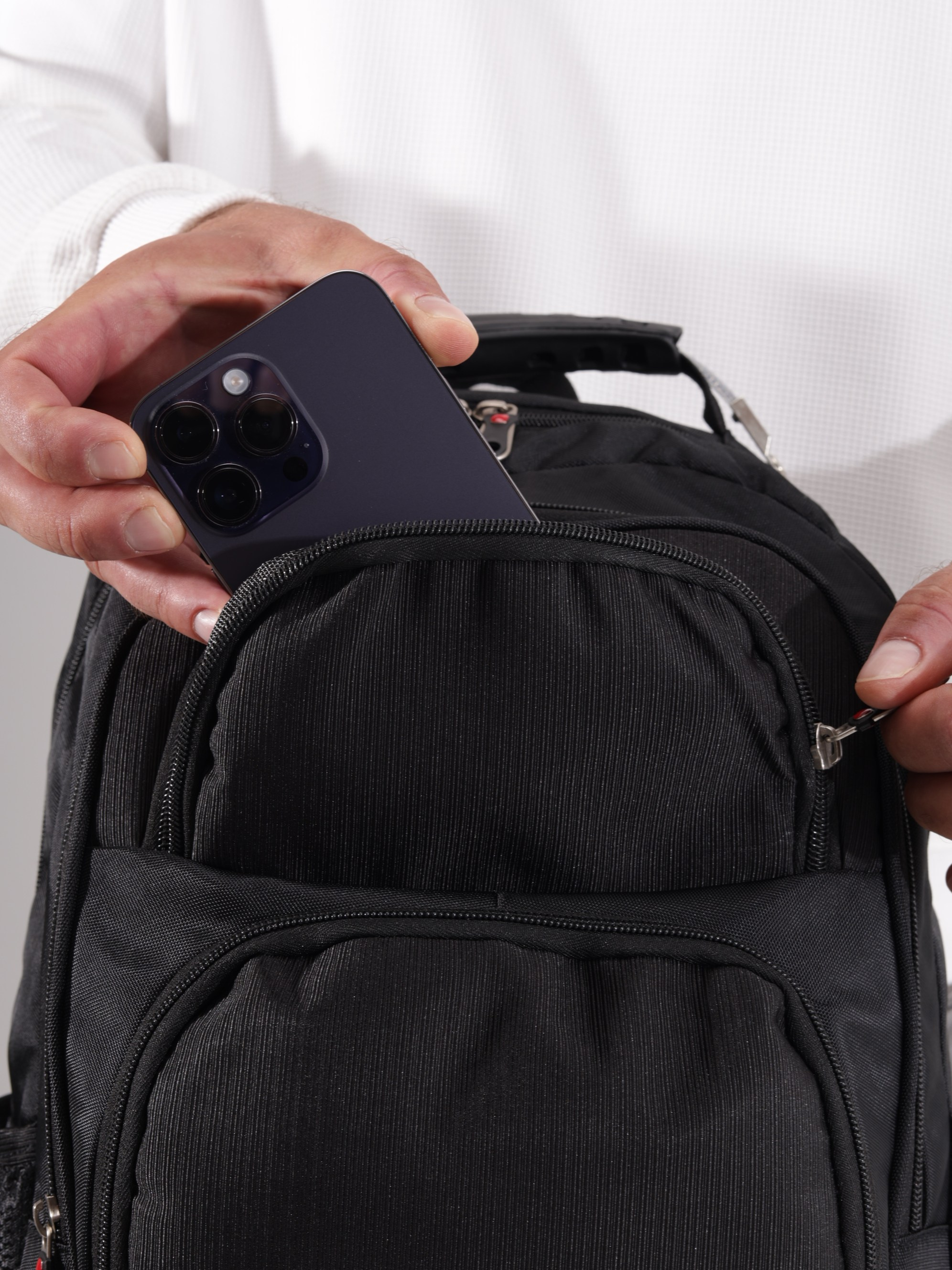 Съемка черного рюкзака может быть интересной?. Фото для маркетплейсов в самых сочных локациях города Сочи