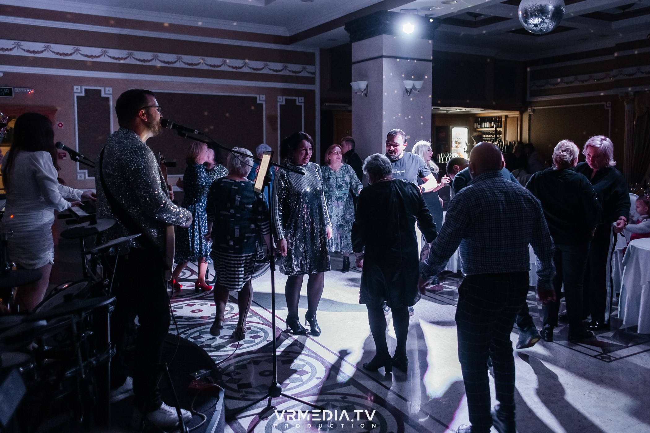 ПЯТНИЦА ДЛЯ ДРУЗЕЙ в ресторане «Империя»