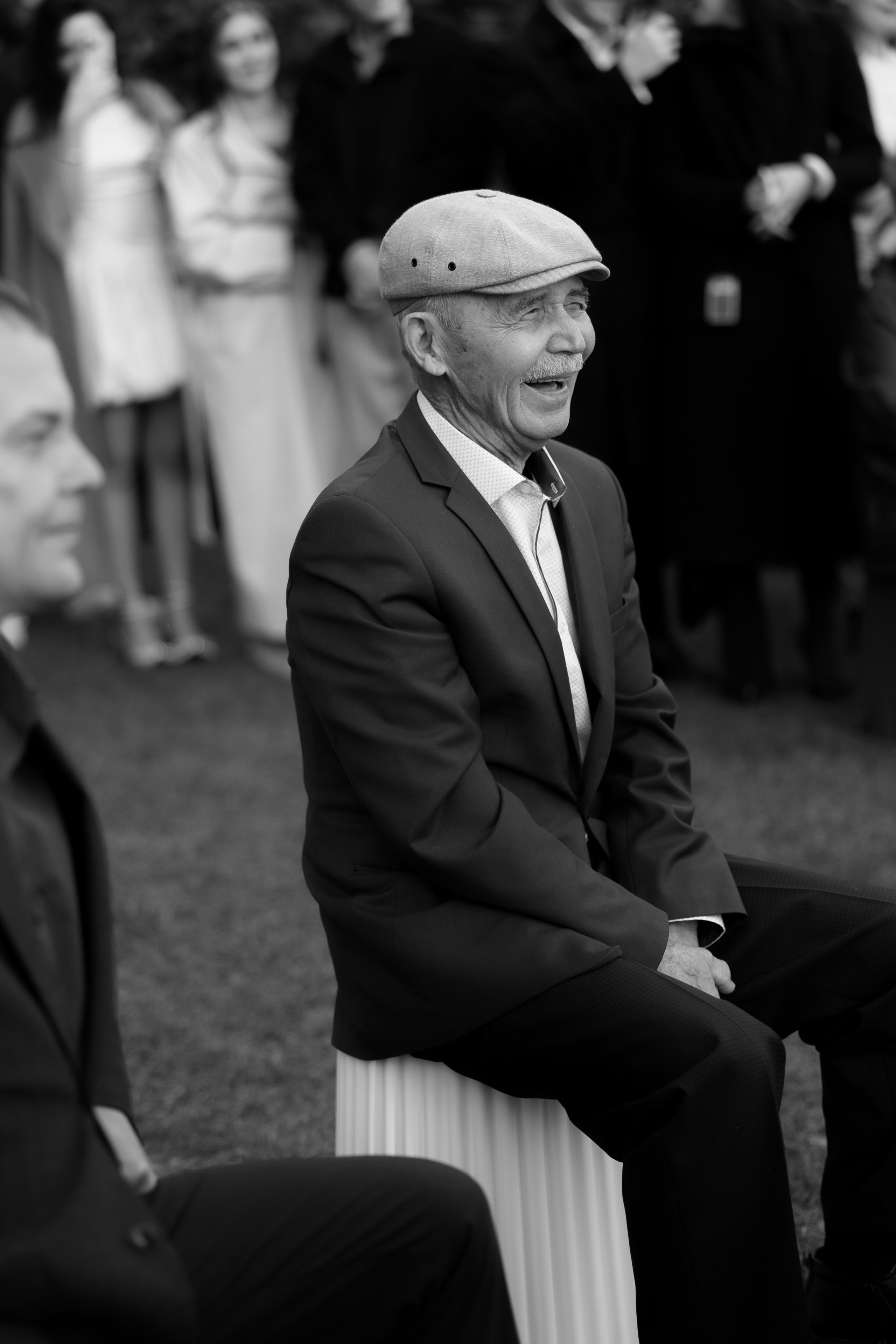 Таня и Тимур, утренние сборы в квартире и свадебный ужин. Фотограф любви в городе Казань