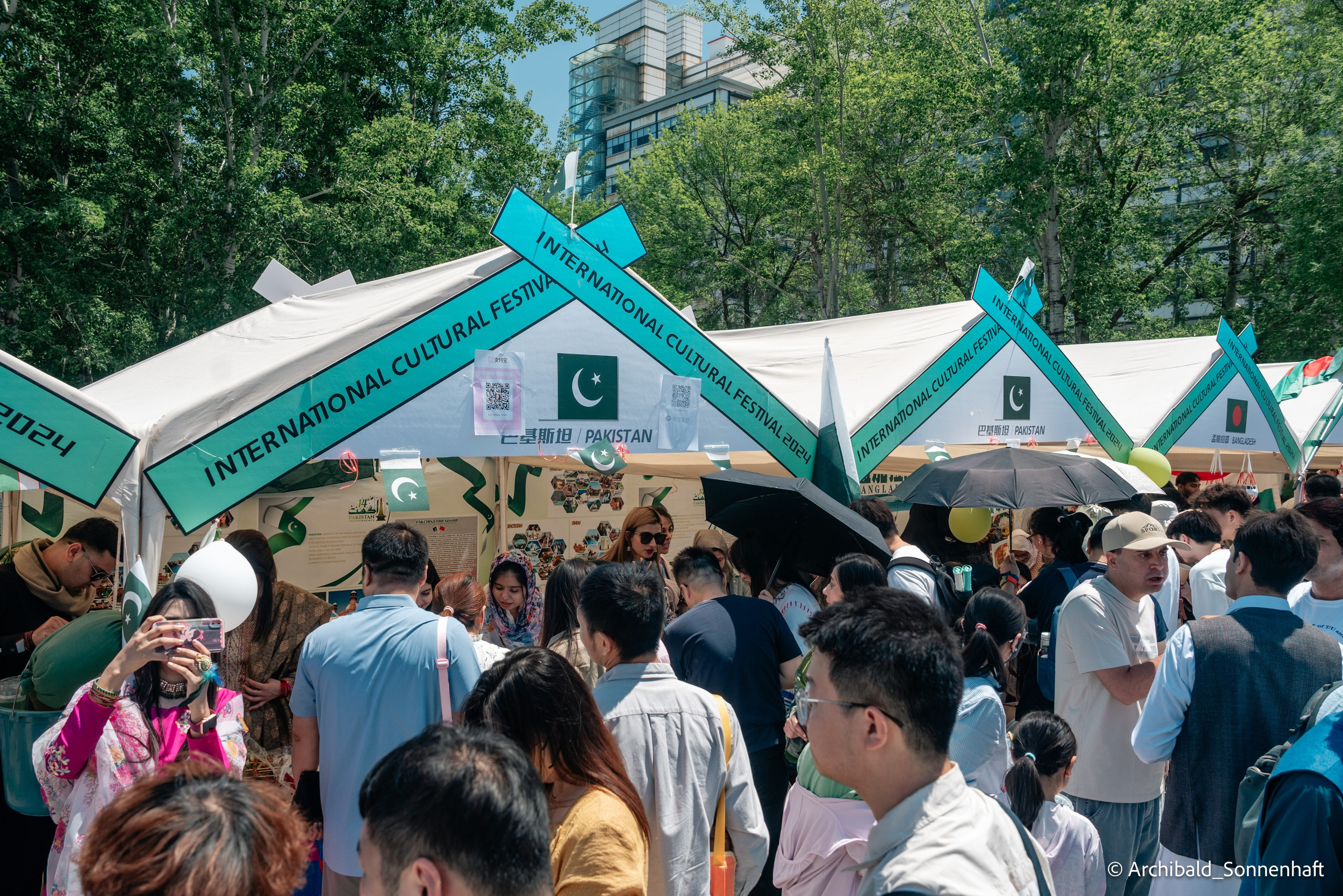 TJU Cultural Festival. Photographer in Guangzhou, China. Archibald Sonnenhaft