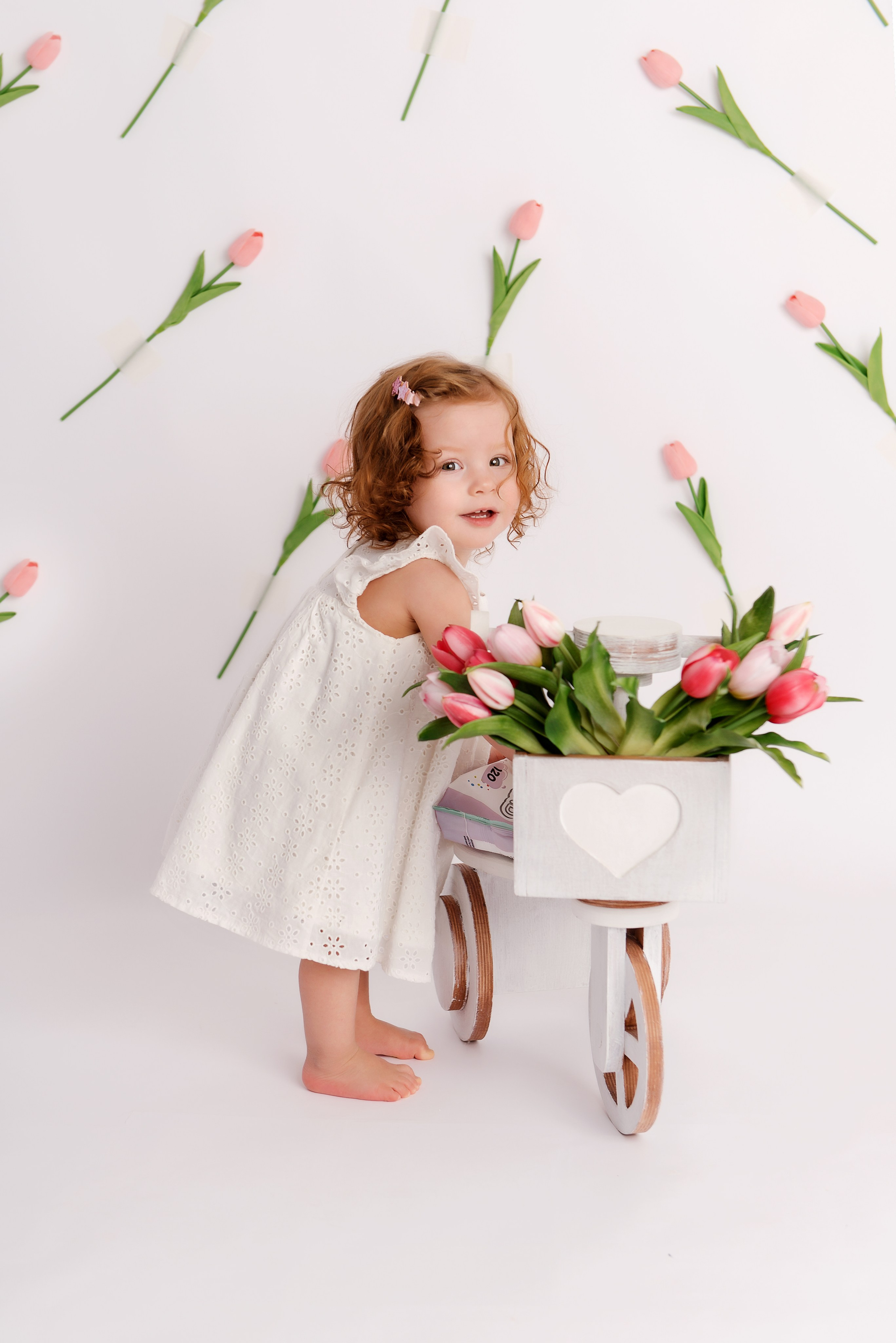 Съёмка с цветами Весенний проект. Детский фотограф в Долгопрудном и Москве