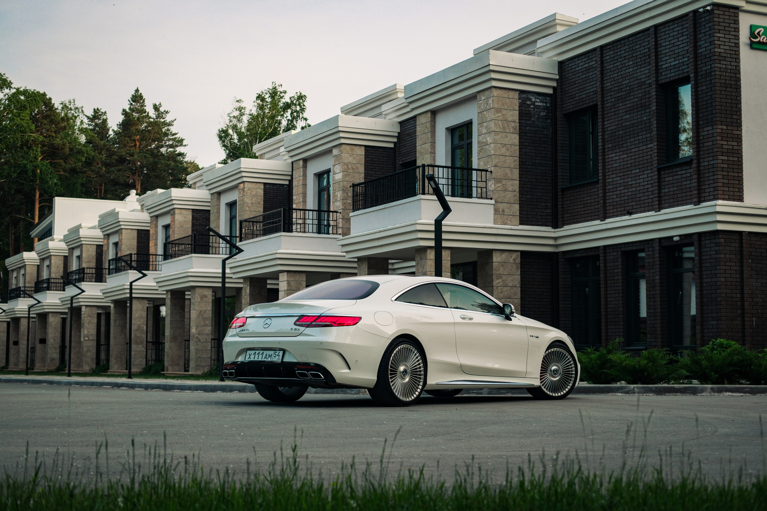 Профессиональная фотосессия Mercedes Benz S63 AMG Coupe в&nbsp;Новосибирске. Автомобильный фотограф Чанчин Владимир: детальные снимки кузова, интерьера и&nbsp;динамики. Съемка автомобиля для продажи
