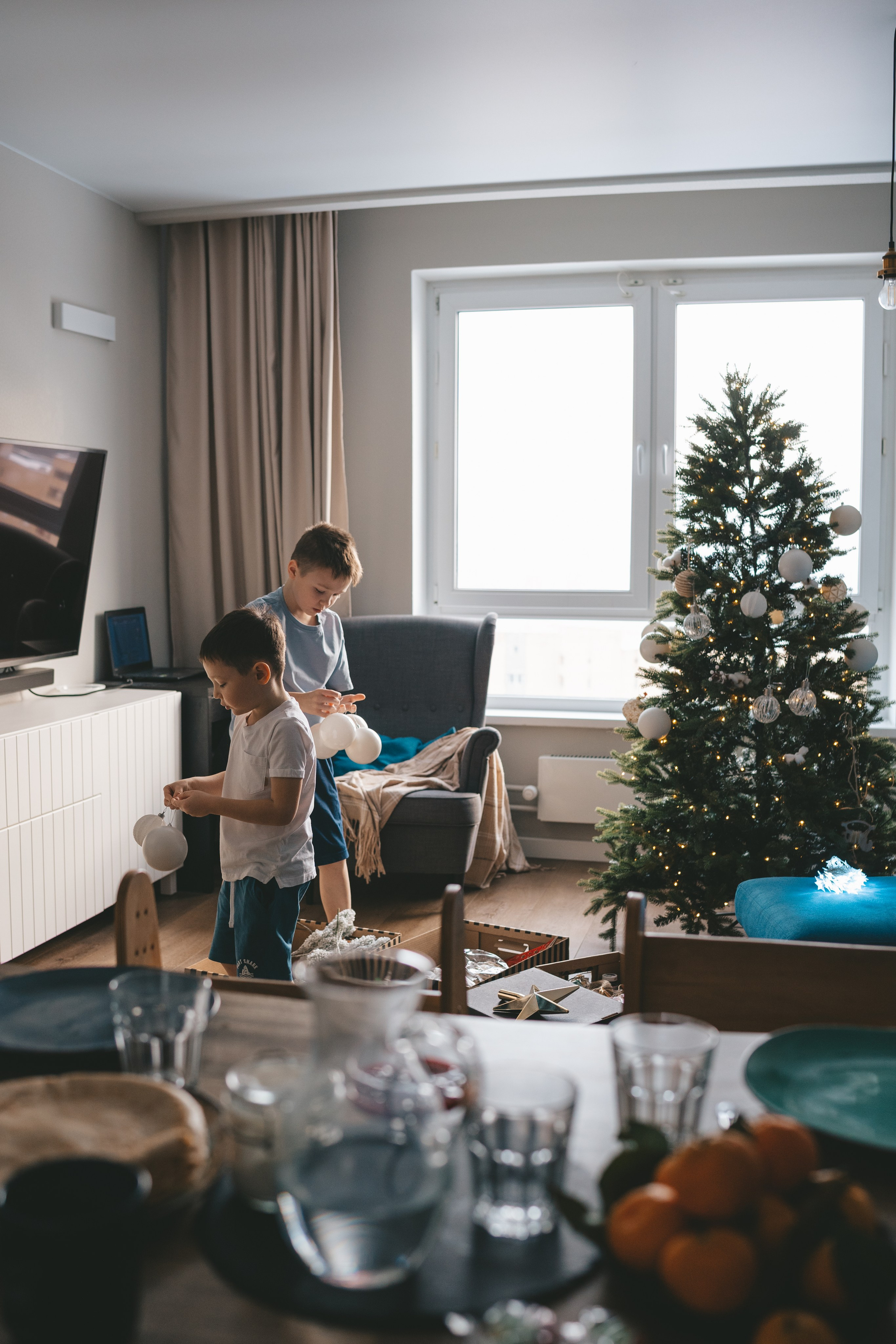 Новогодняя семейная съемка с двумя детьми. Фотограф Екатерина Канчалаба
