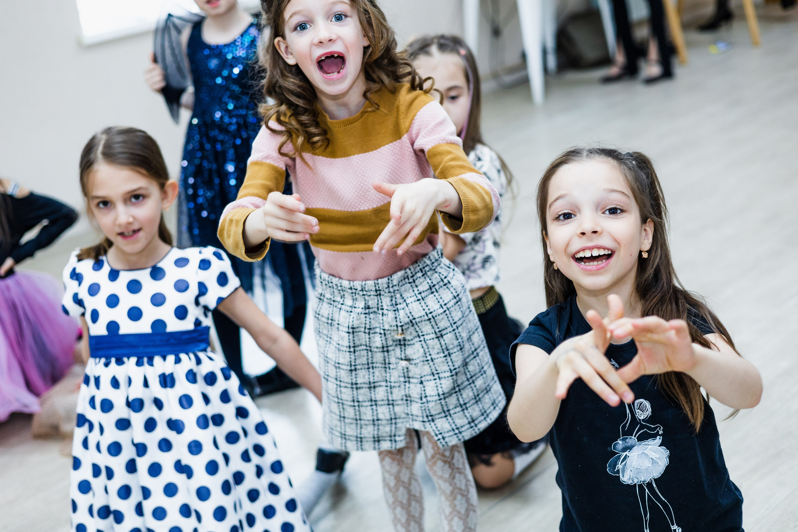 Фееричная вечеринка по мотивам легендарного сериала Wednesday. Школа для девочек во Владивостоке — Само Совершенство