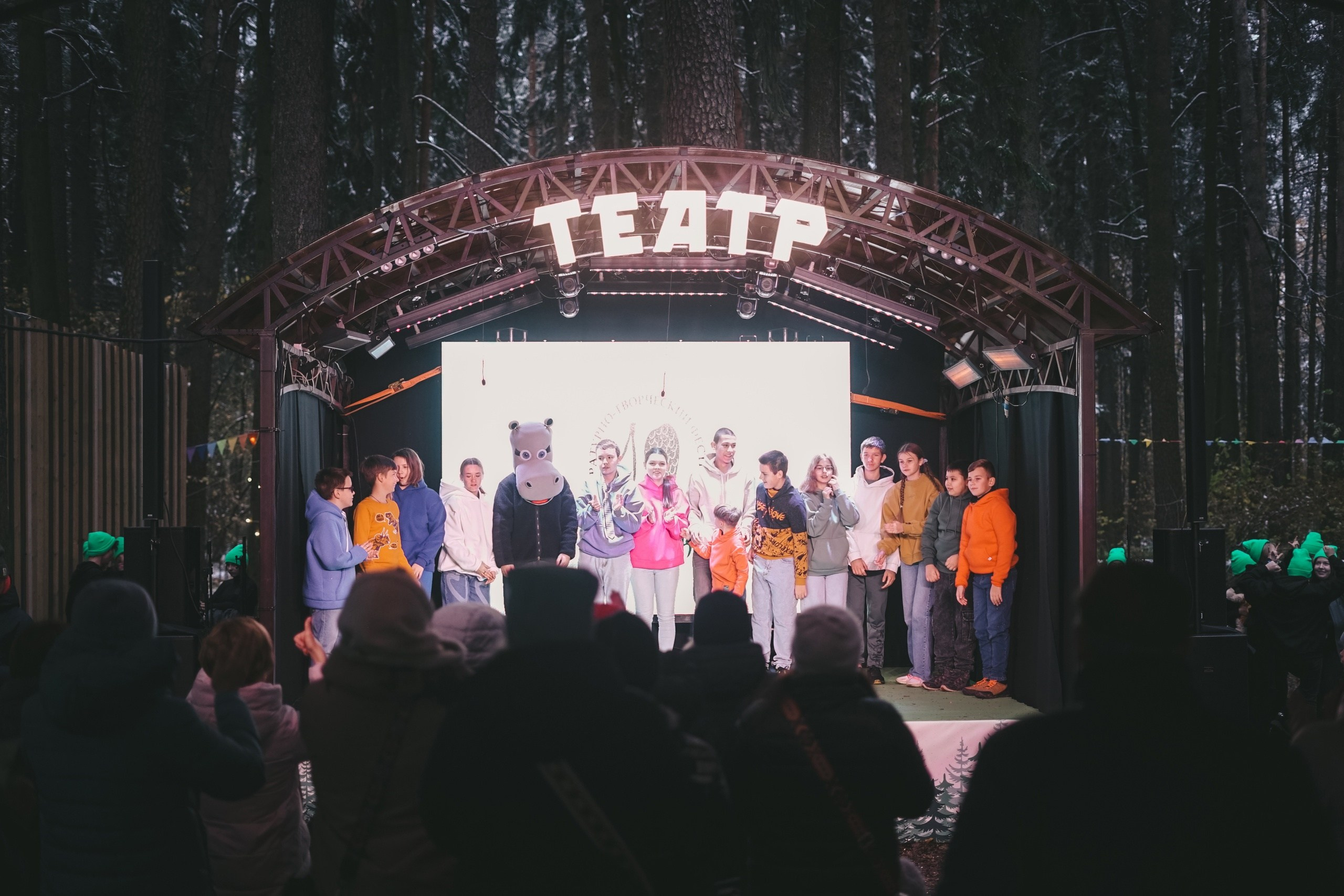 10 сосновых шишек. Kirillova Studio — мастерская декора и событий Юли Кирилловой