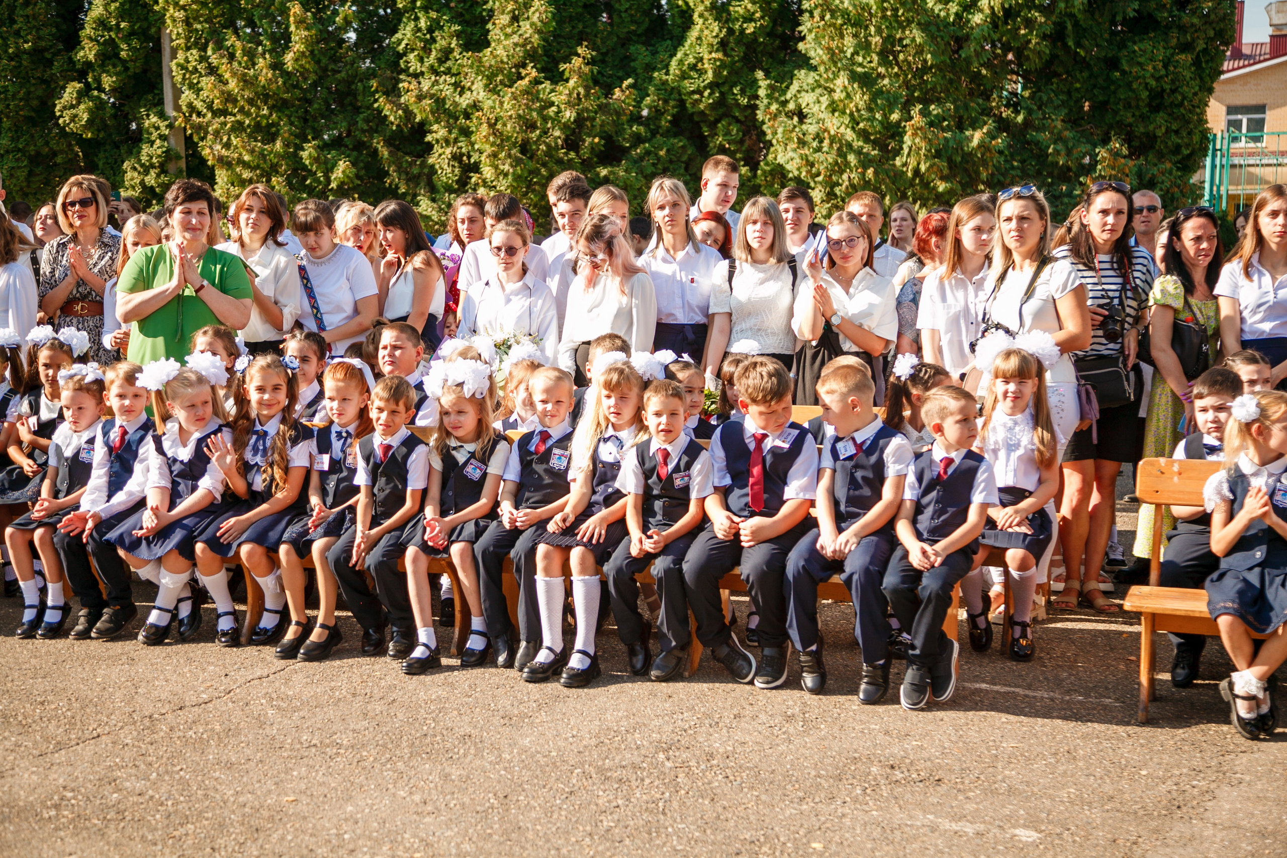 1 сентября линейка. Свадебный и семейный фотограф в Армавире