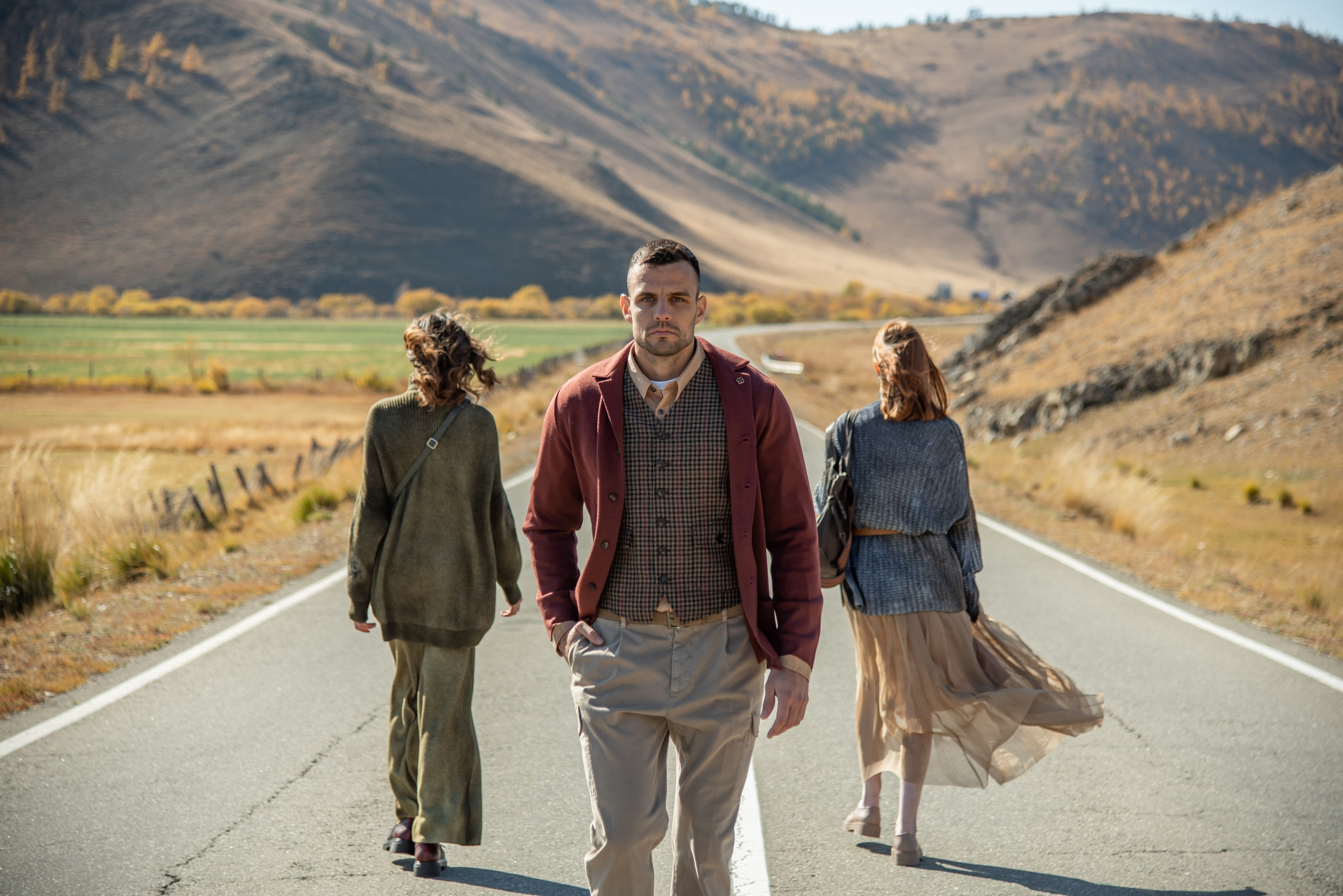 Съёмка одежды на Ольхоне. Занимаюсь профессиональной фотографией и живу рядом с Байкалом. Работаю в разных жанрах