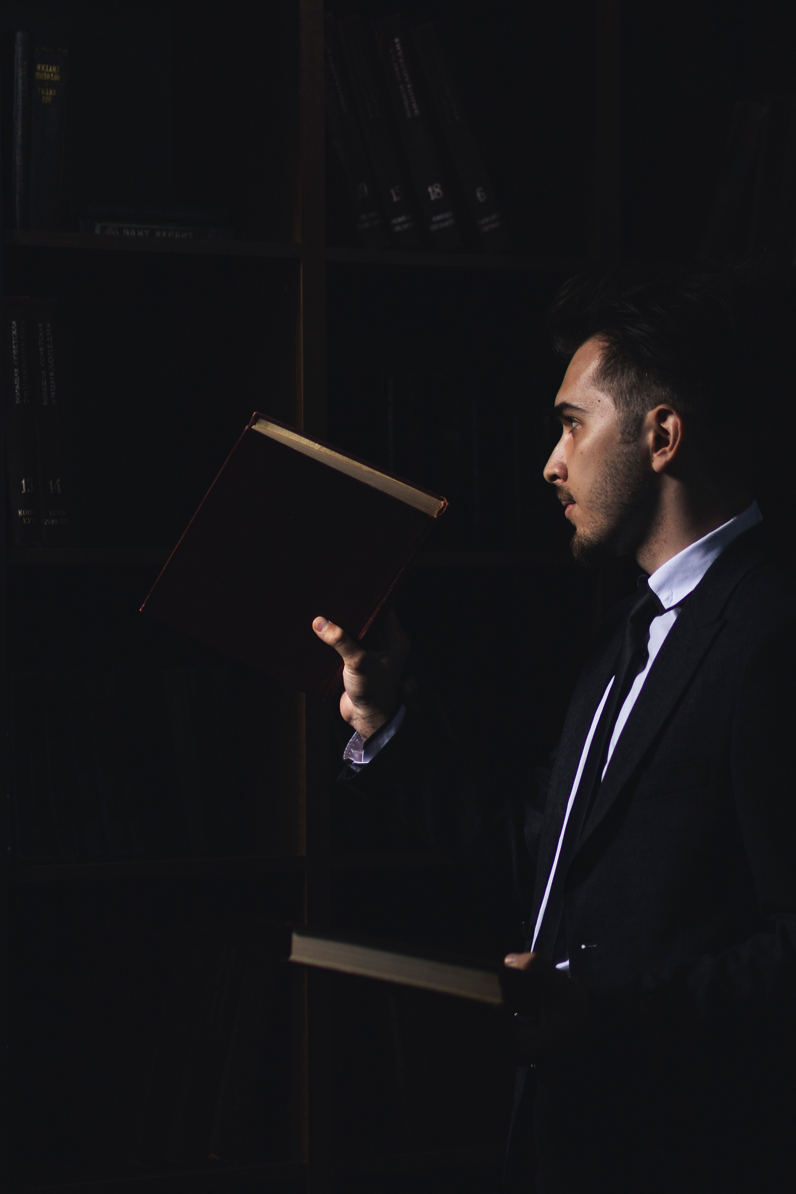 Мужской портрет в студии. Фотограф Каримов Виктор