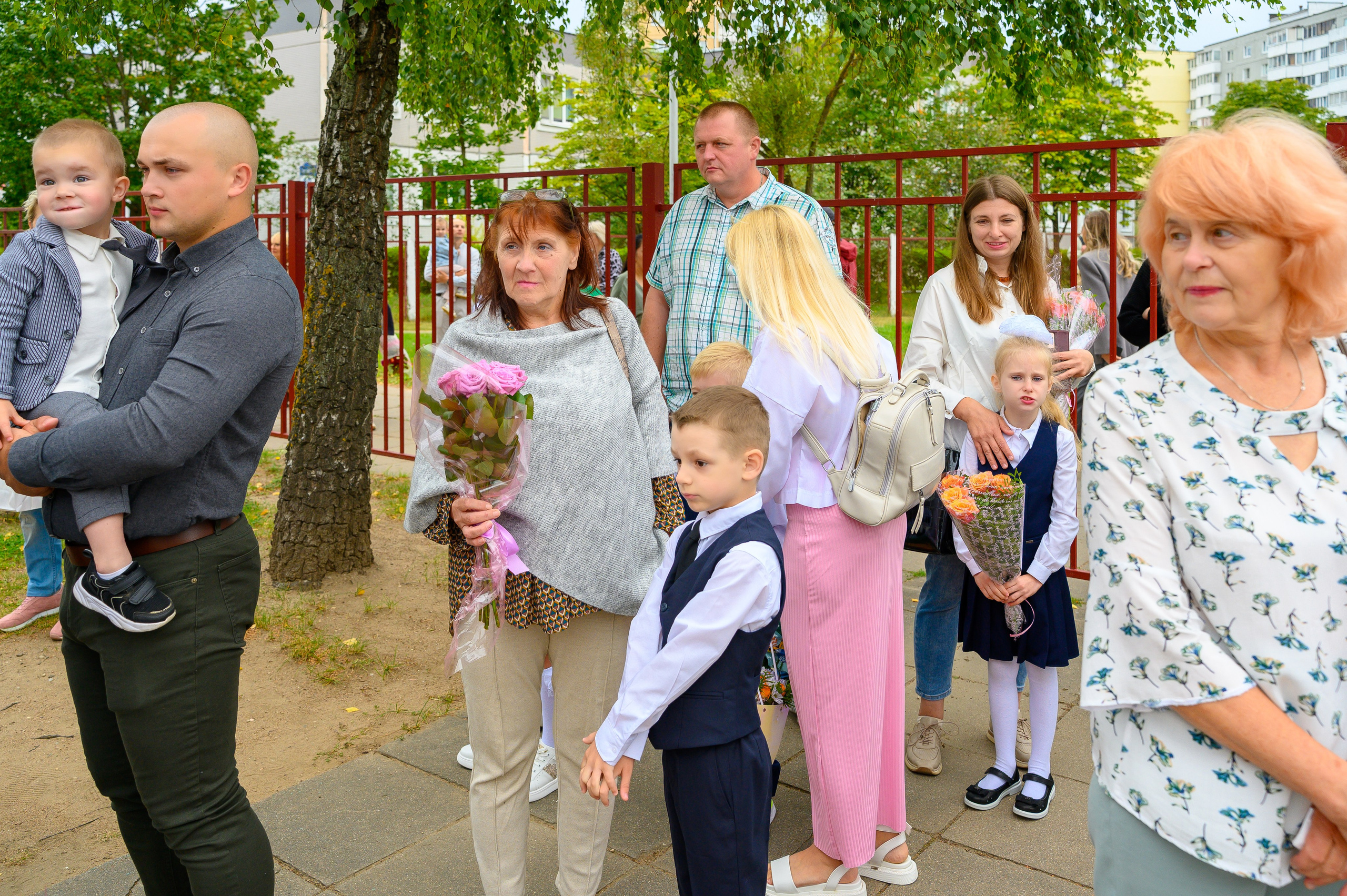 Вот звучит первый звонок, перед этим долгое приготовление к новому этапу в жизни, Яромир идет в школу. Фотоуслуги, услуги фотографа, фотографирование важных событий