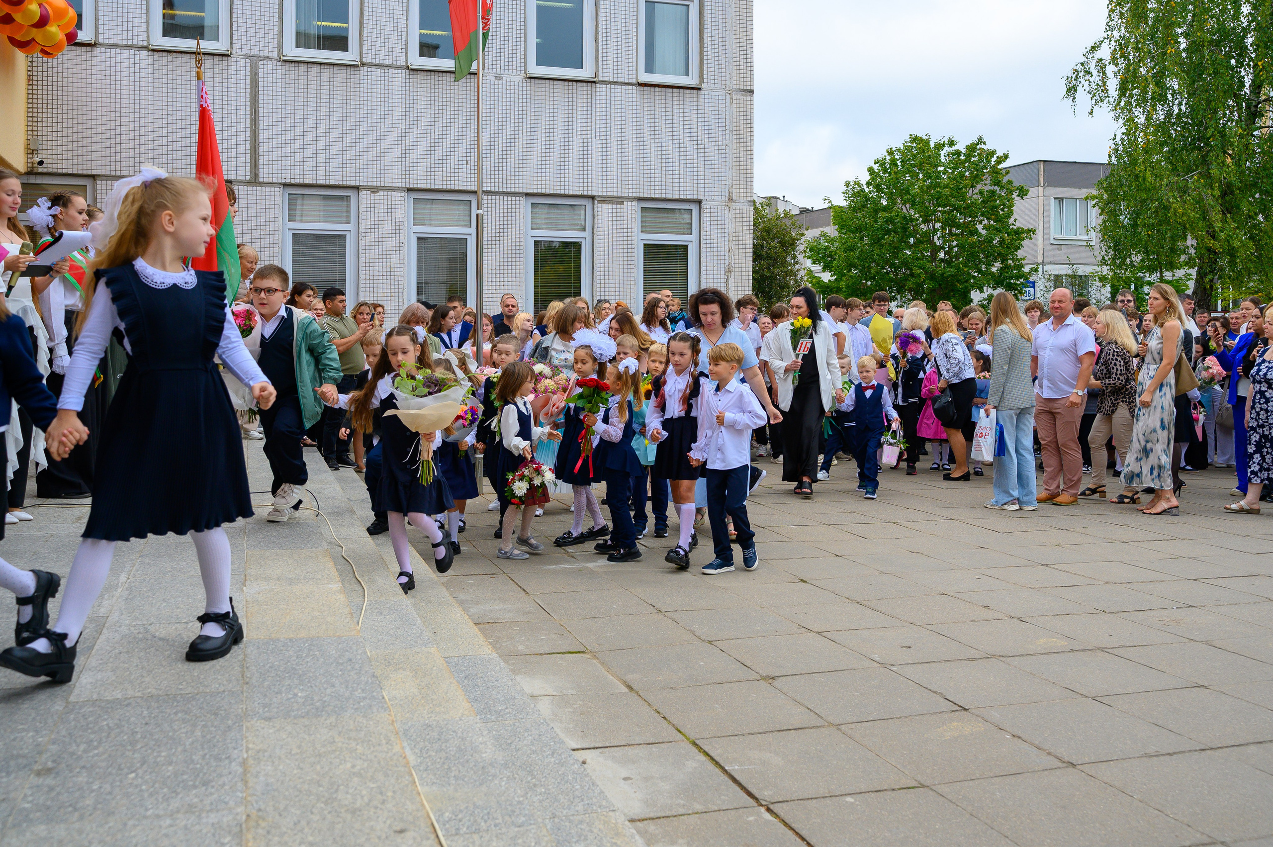 Вот звучит первый звонок, перед этим долгое приготовление к новому этапу в жизни, Яромир идет в школу. Фотоуслуги, услуги фотографа, фотографирование важных событий