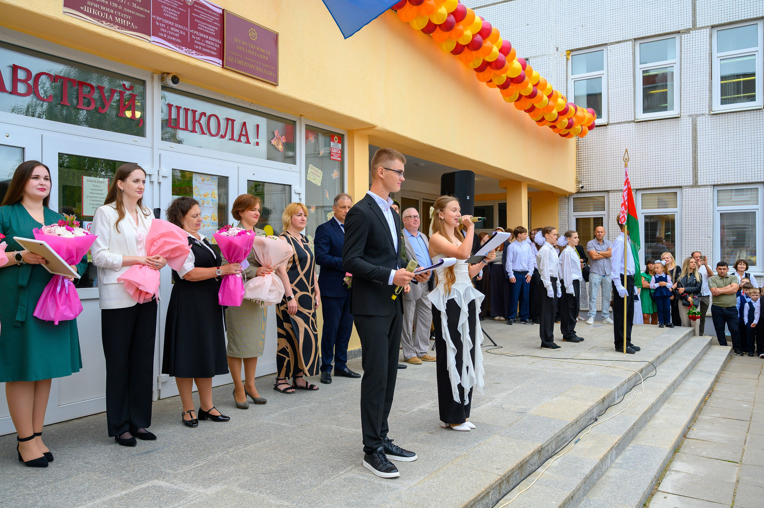 Вот звучит первый звонок, перед этим долгое приготовление к новому этапу в жизни, Яромир идет в школу. Фотоуслуги, услуги фотографа, фотографирование важных событий