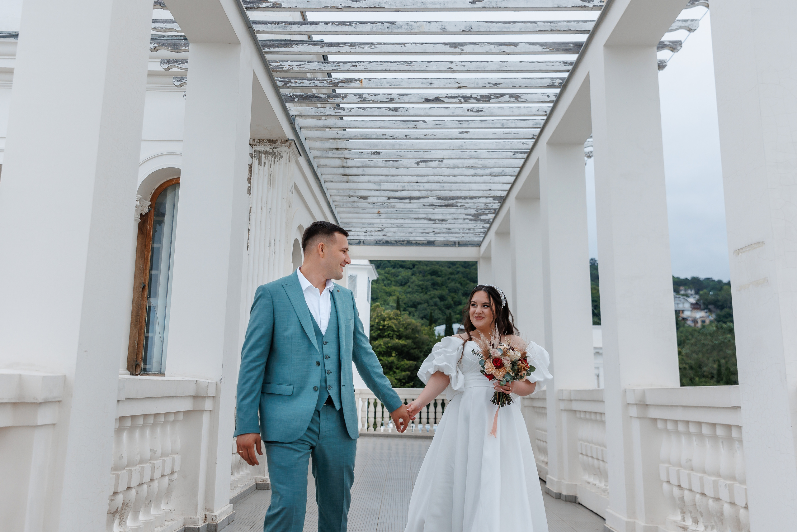 Южная терраса с бордовыми акцентами. Анонс свадьбы Анастасии и Ивана. Свадебный фотограф в Крыму и Севастополе Ольга Баскакова