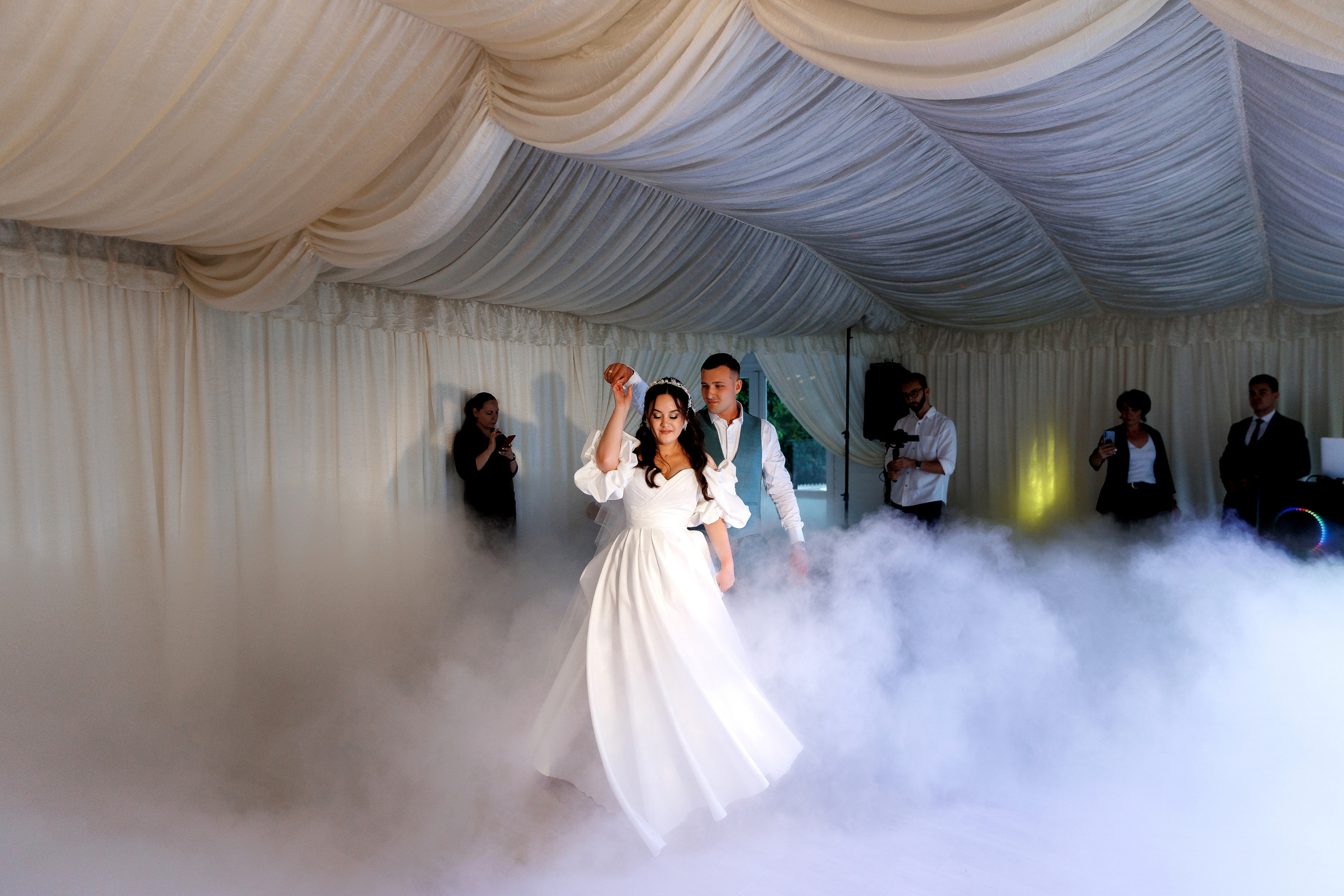 Южная терраса с бордовыми акцентами. Анонс свадьбы Анастасии и Ивана. Свадебный фотограф в Крыму и Севастополе Ольга Баскакова