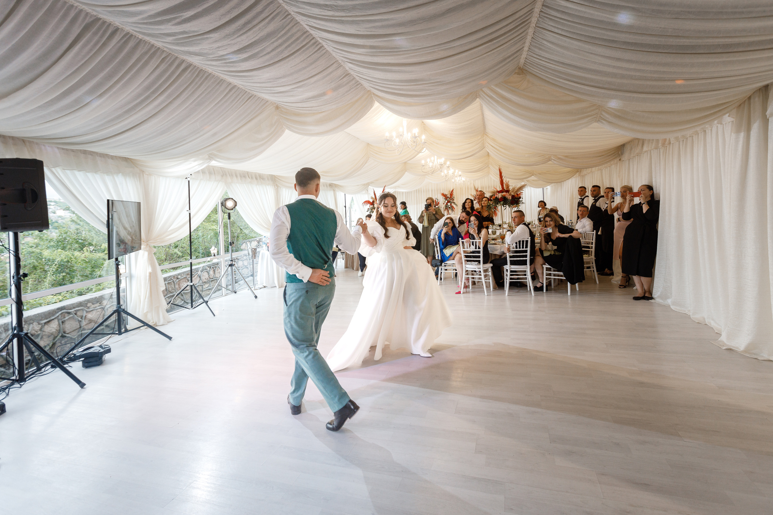 Южная терраса с бордовыми акцентами. Анонс свадьбы Анастасии и Ивана. Свадебный фотограф в Крыму и Севастополе Ольга Баскакова