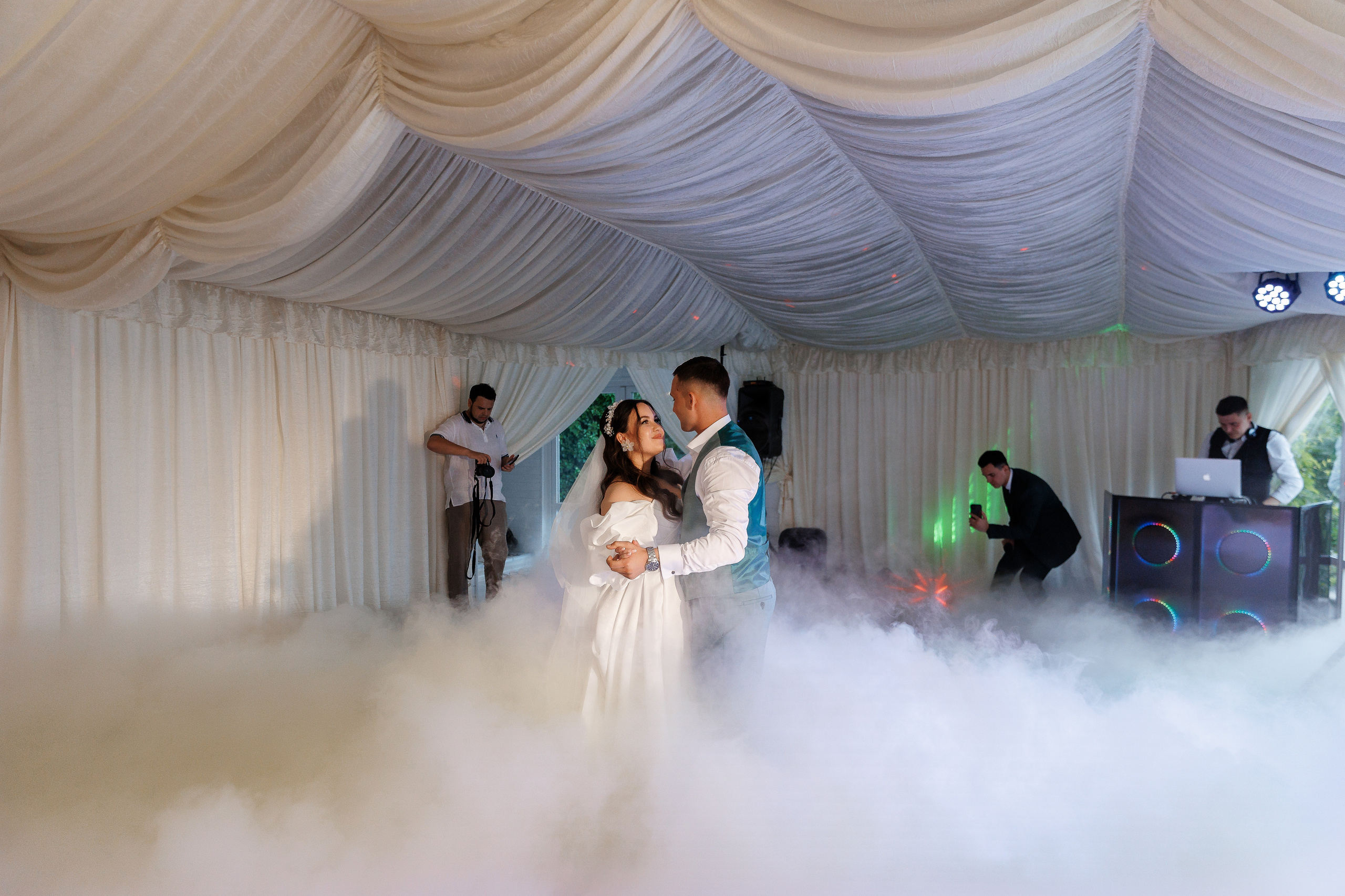 Южная терраса с бордовыми акцентами. Анонс свадьбы Анастасии и Ивана. Свадебный фотограф в Крыму и Севастополе Ольга Баскакова