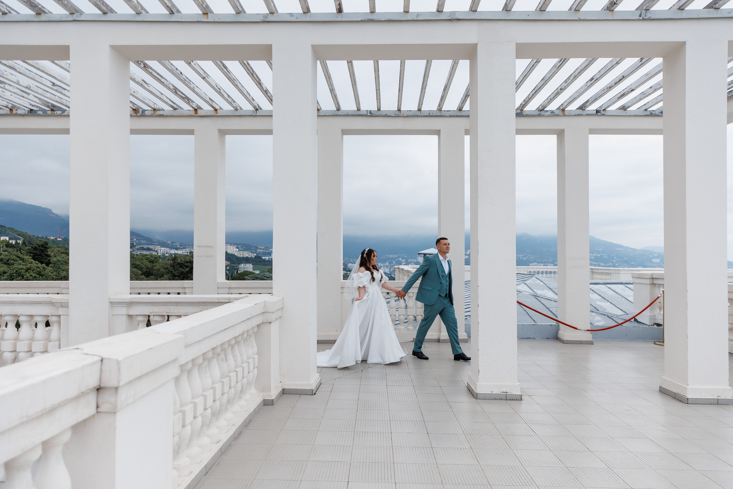 Южная терраса с бордовыми акцентами. Анонс свадьбы Анастасии и Ивана. Свадебный фотограф в Крыму и Севастополе Ольга Баскакова