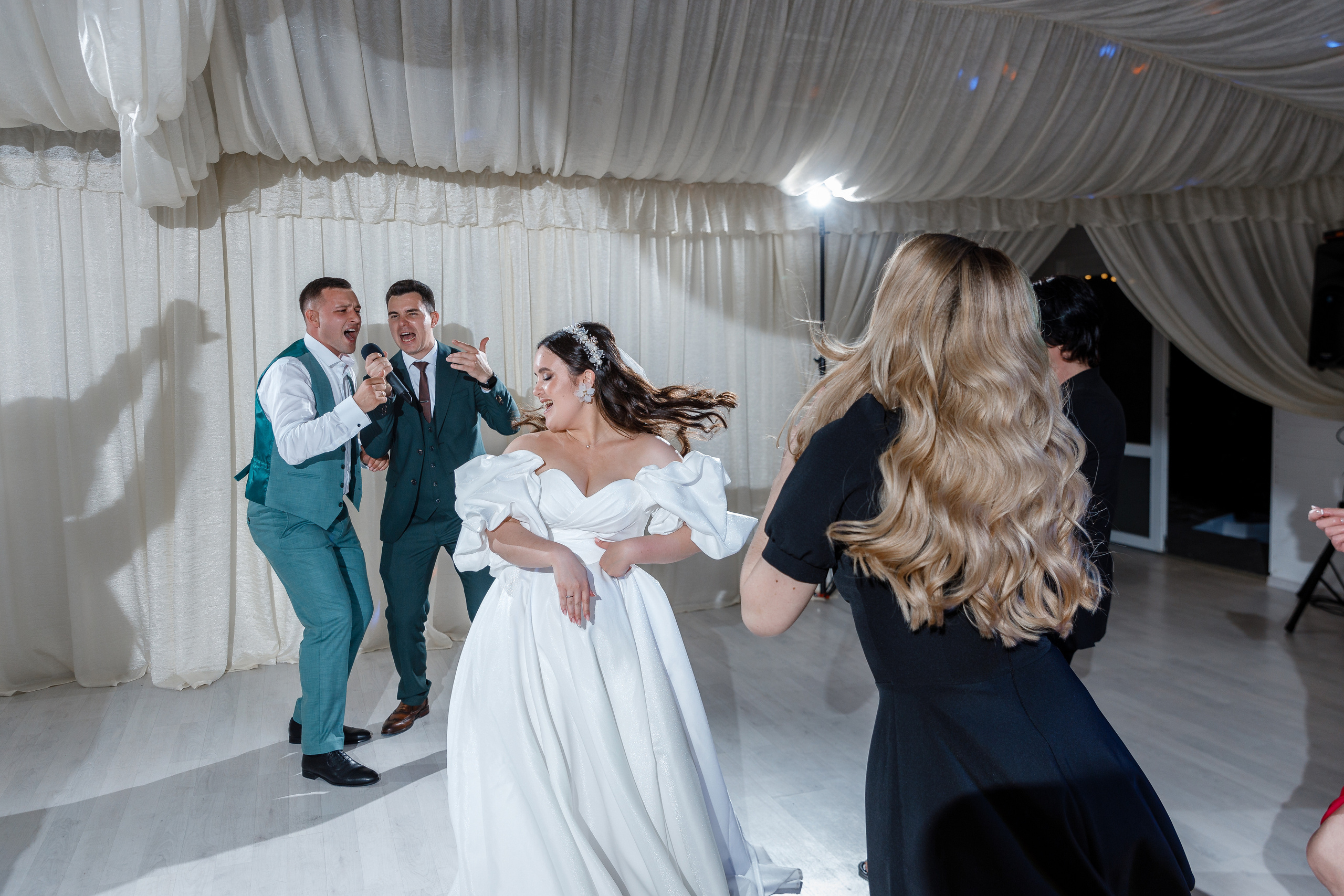 Южная терраса с бордовыми акцентами. Анонс свадьбы Анастасии и Ивана. Свадебный фотограф в Крыму и Севастополе Ольга Баскакова