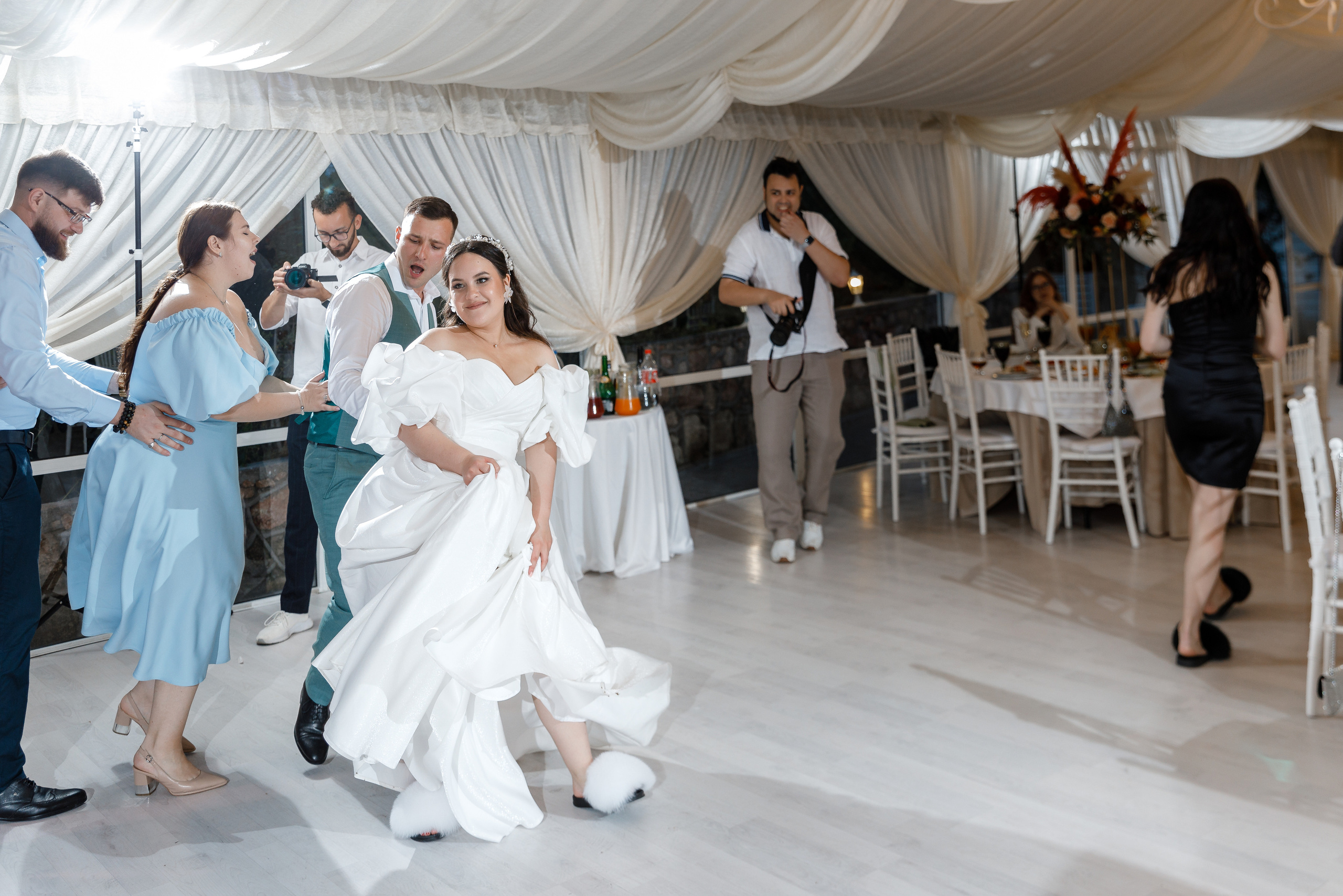 Южная терраса с бордовыми акцентами. Анонс свадьбы Анастасии и Ивана. Свадебный фотограф в Крыму и Севастополе Ольга Баскакова