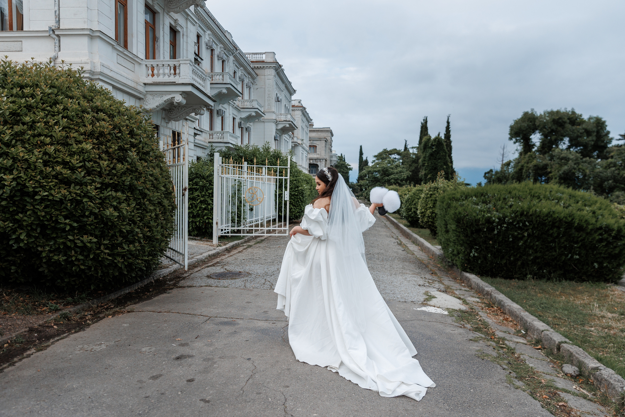 Южная терраса с бордовыми акцентами. Анонс свадьбы Анастасии и Ивана. Свадебный фотограф в Крыму и Севастополе Ольга Баскакова