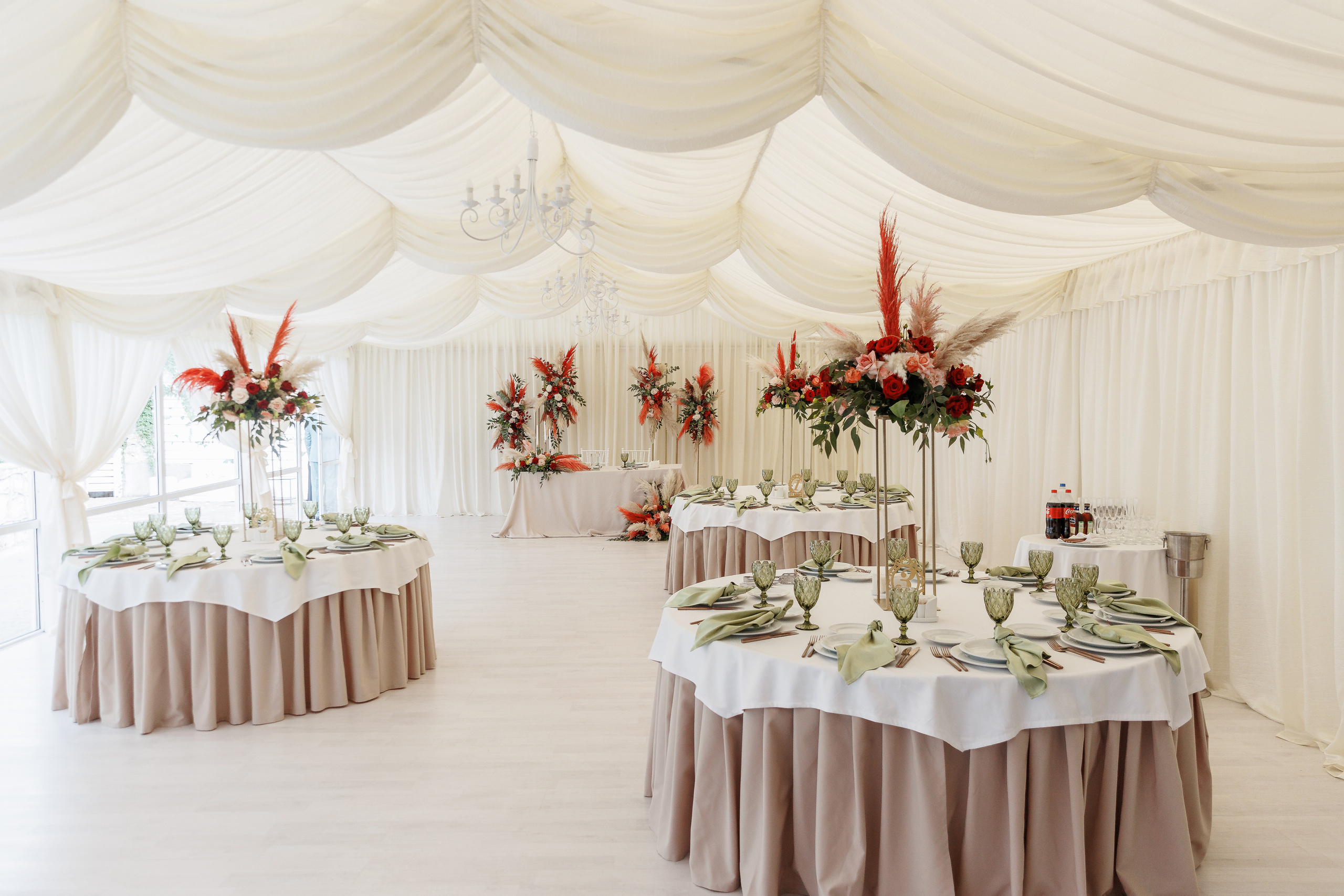 Южная терраса с бордовыми акцентами. Анонс свадьбы Анастасии и Ивана. Свадебный фотограф в Крыму и Севастополе Ольга Баскакова