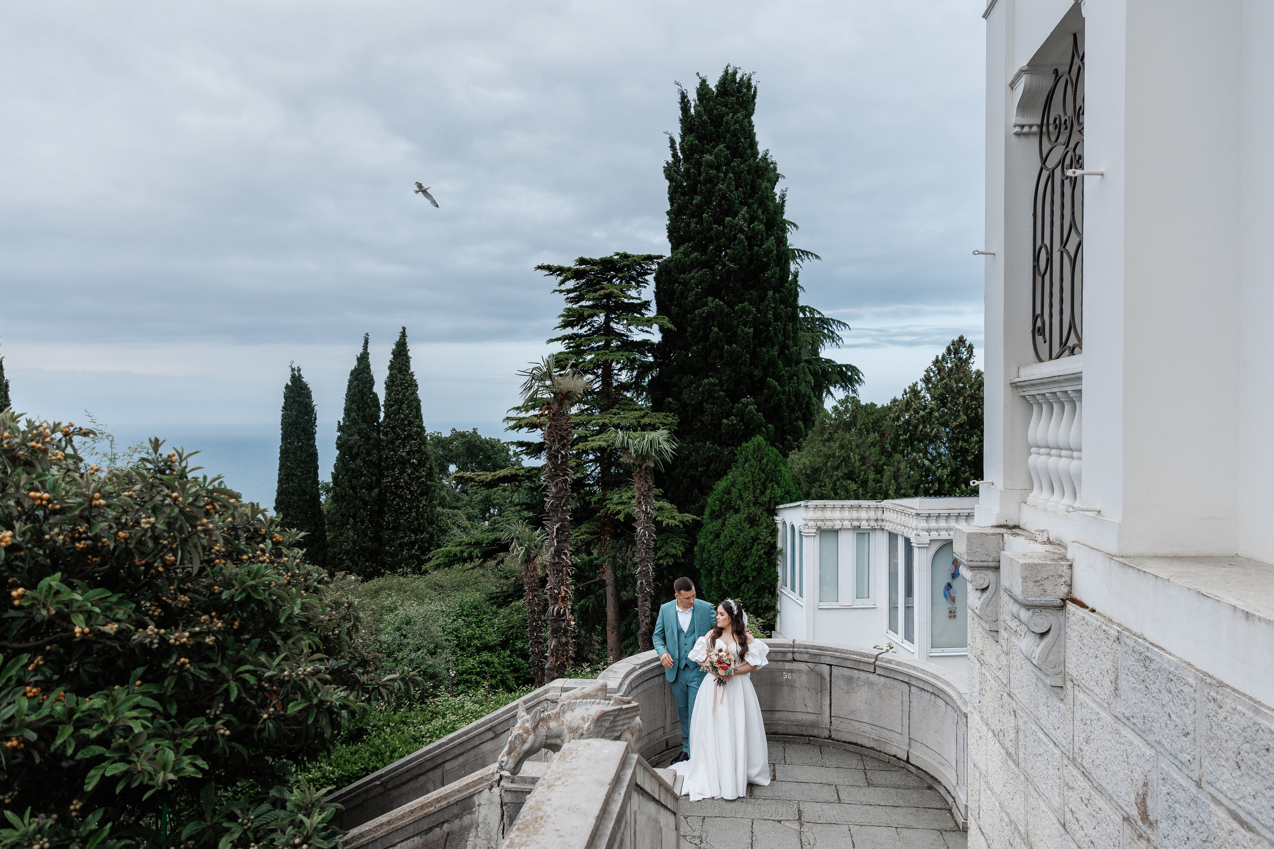 Южная терраса с бордовыми акцентами. Анонс свадьбы Анастасии и Ивана. Свадебный фотограф в Крыму и Севастополе Ольга Баскакова