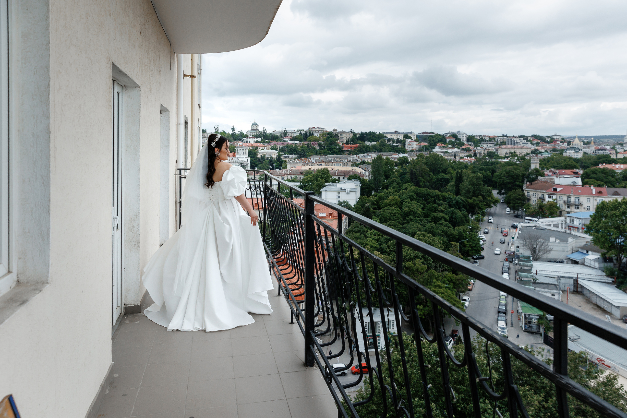 Южная терраса с бордовыми акцентами. Анонс свадьбы Анастасии и Ивана. Свадебный фотограф в Крыму и Севастополе Ольга Баскакова