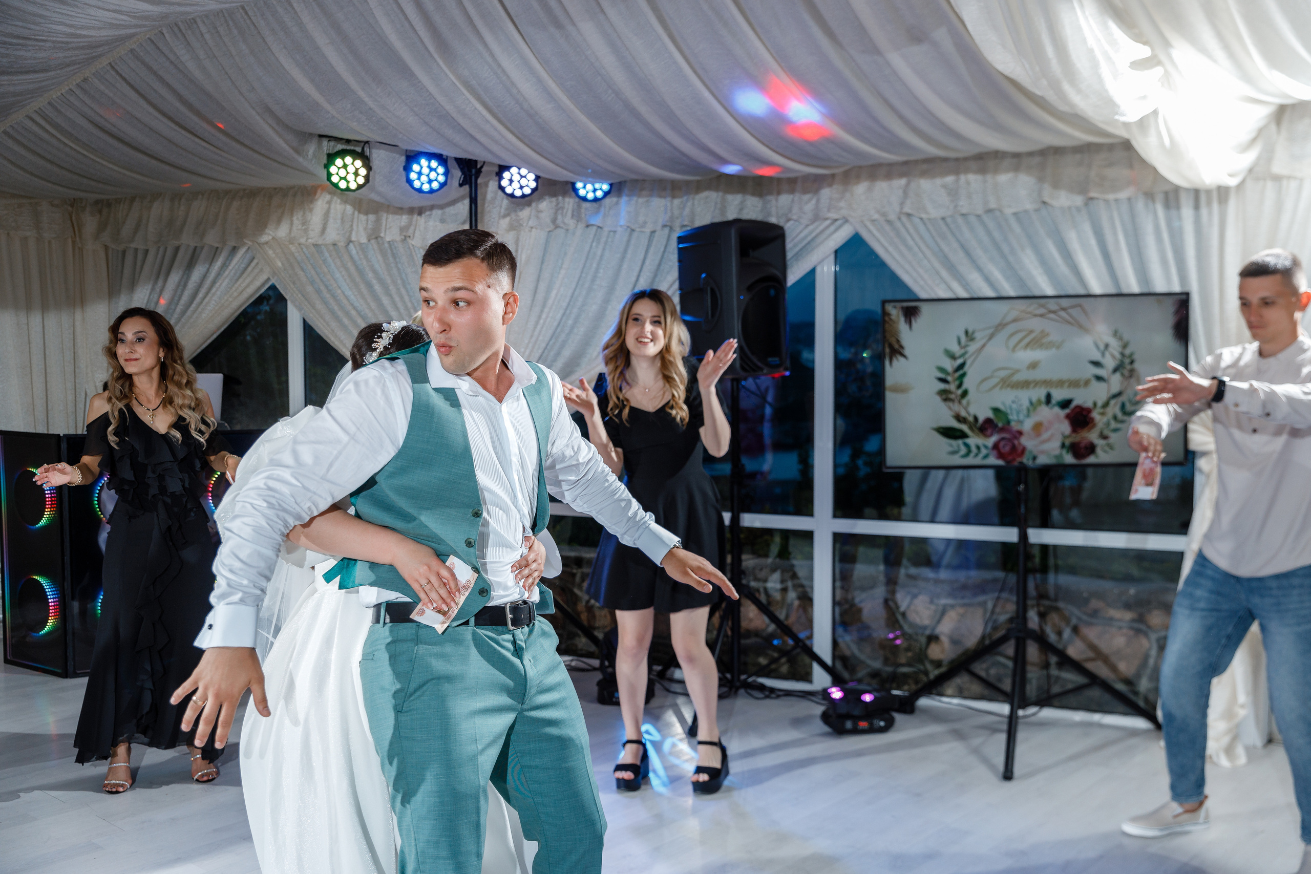 Южная терраса с бордовыми акцентами. Анонс свадьбы Анастасии и Ивана. Свадебный фотограф в Крыму и Севастополе Ольга Баскакова