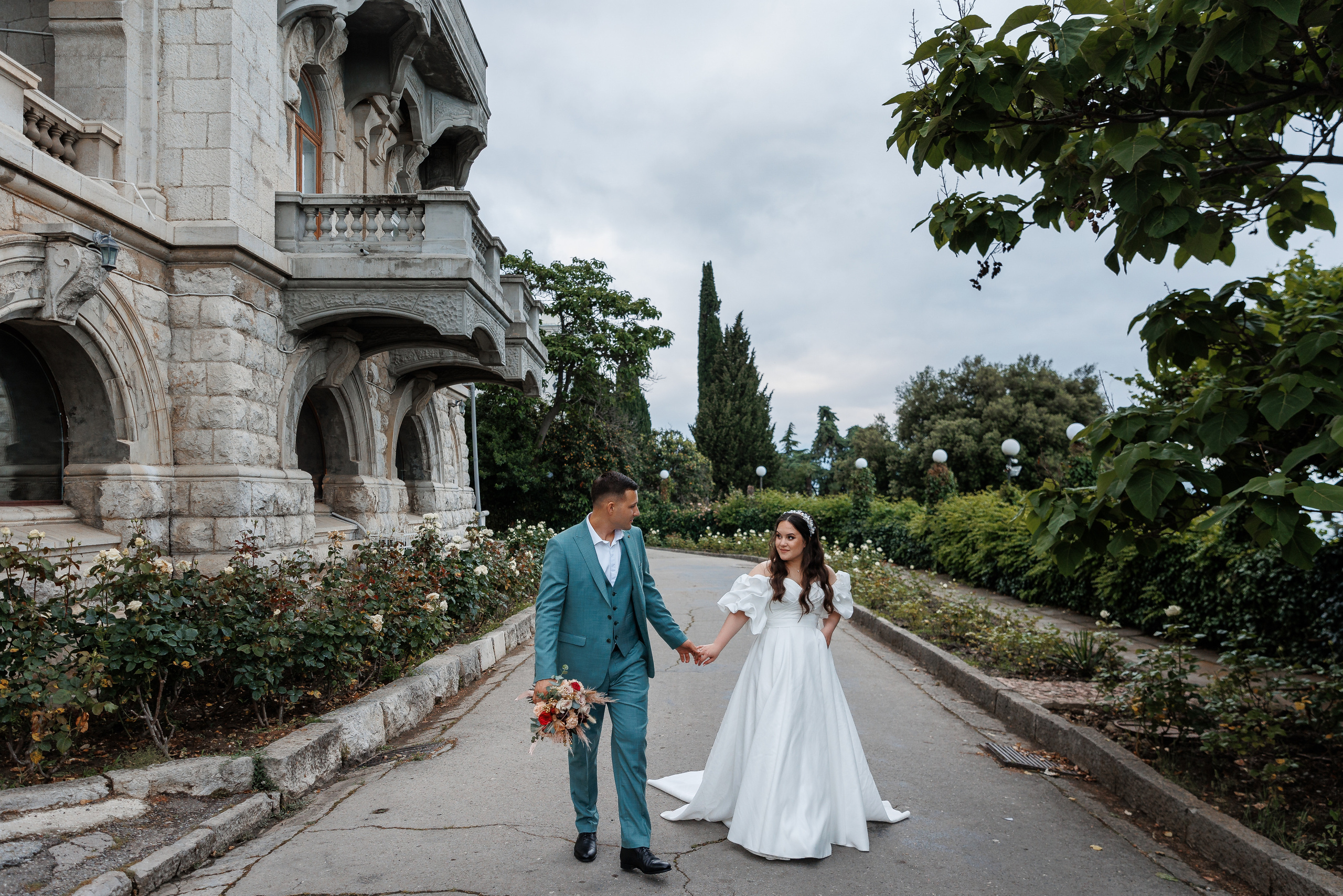 Южная терраса с бордовыми акцентами. Анонс свадьбы Анастасии и Ивана. Свадебный фотограф в Крыму и Севастополе Ольга Баскакова