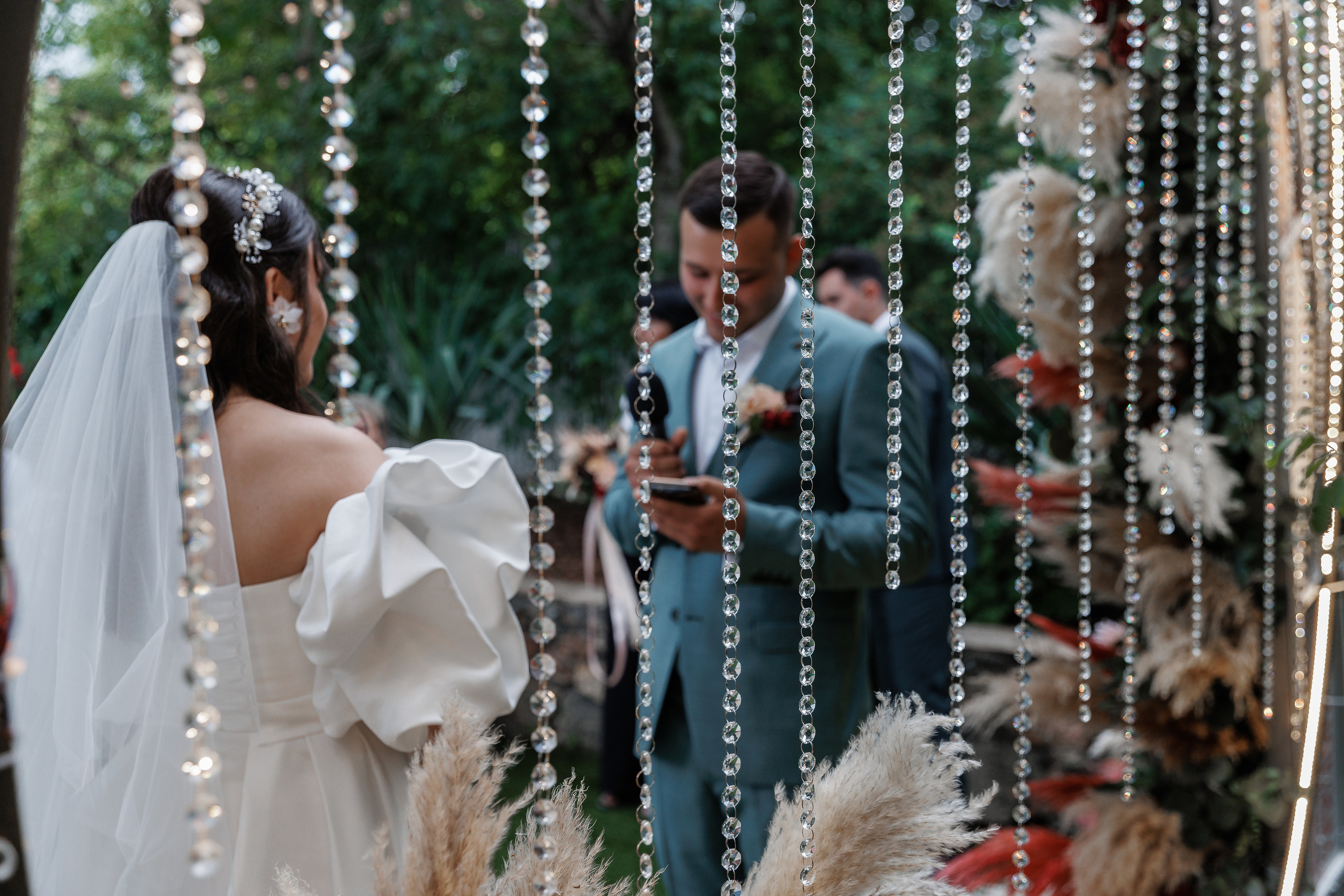 Южная терраса с бордовыми акцентами. Анонс свадьбы Анастасии и Ивана. Свадебный фотограф в Крыму и Севастополе Ольга Баскакова