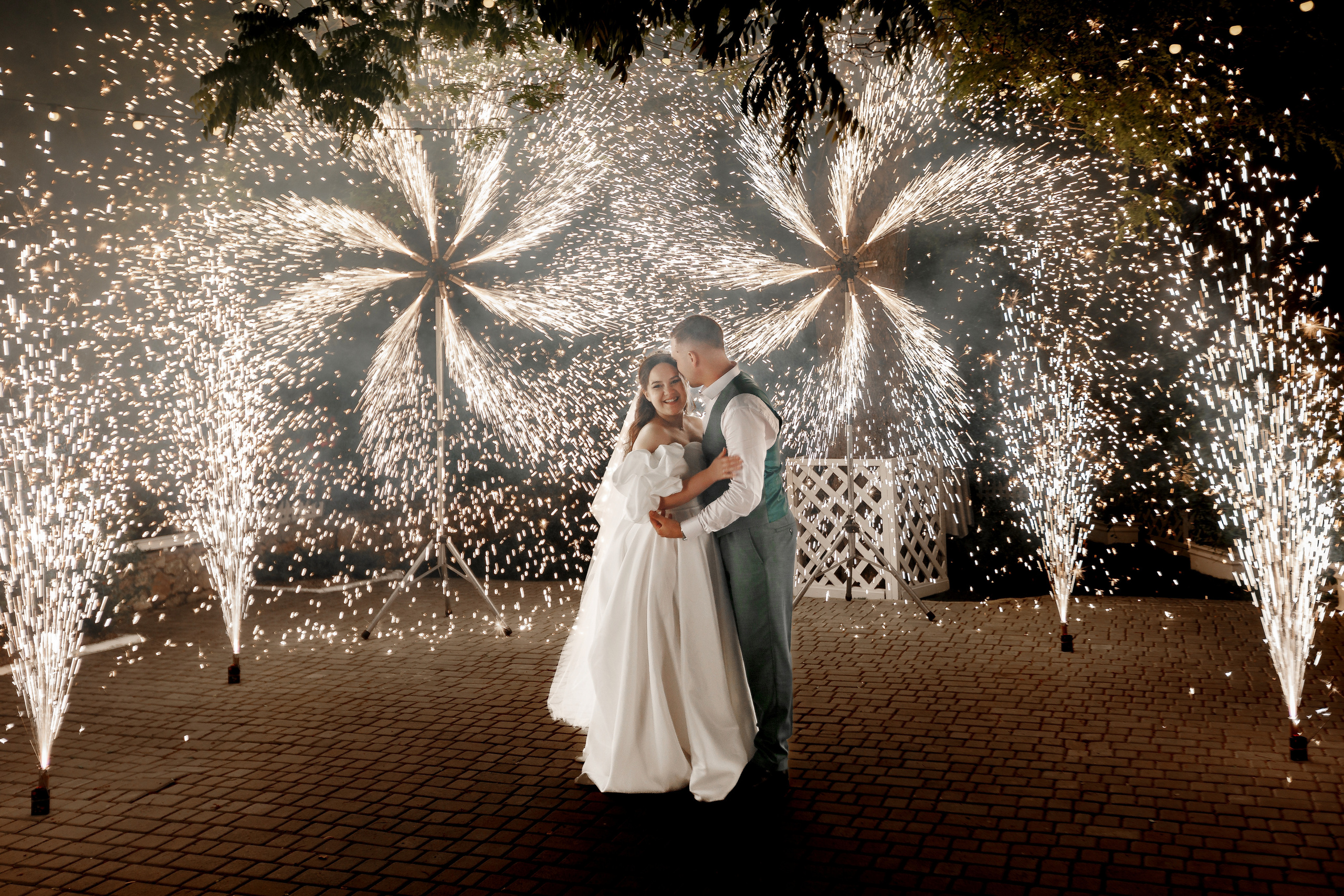 Южная терраса с бордовыми акцентами. Анонс свадьбы Анастасии и Ивана. Свадебный фотограф в Крыму и Севастополе Ольга Баскакова