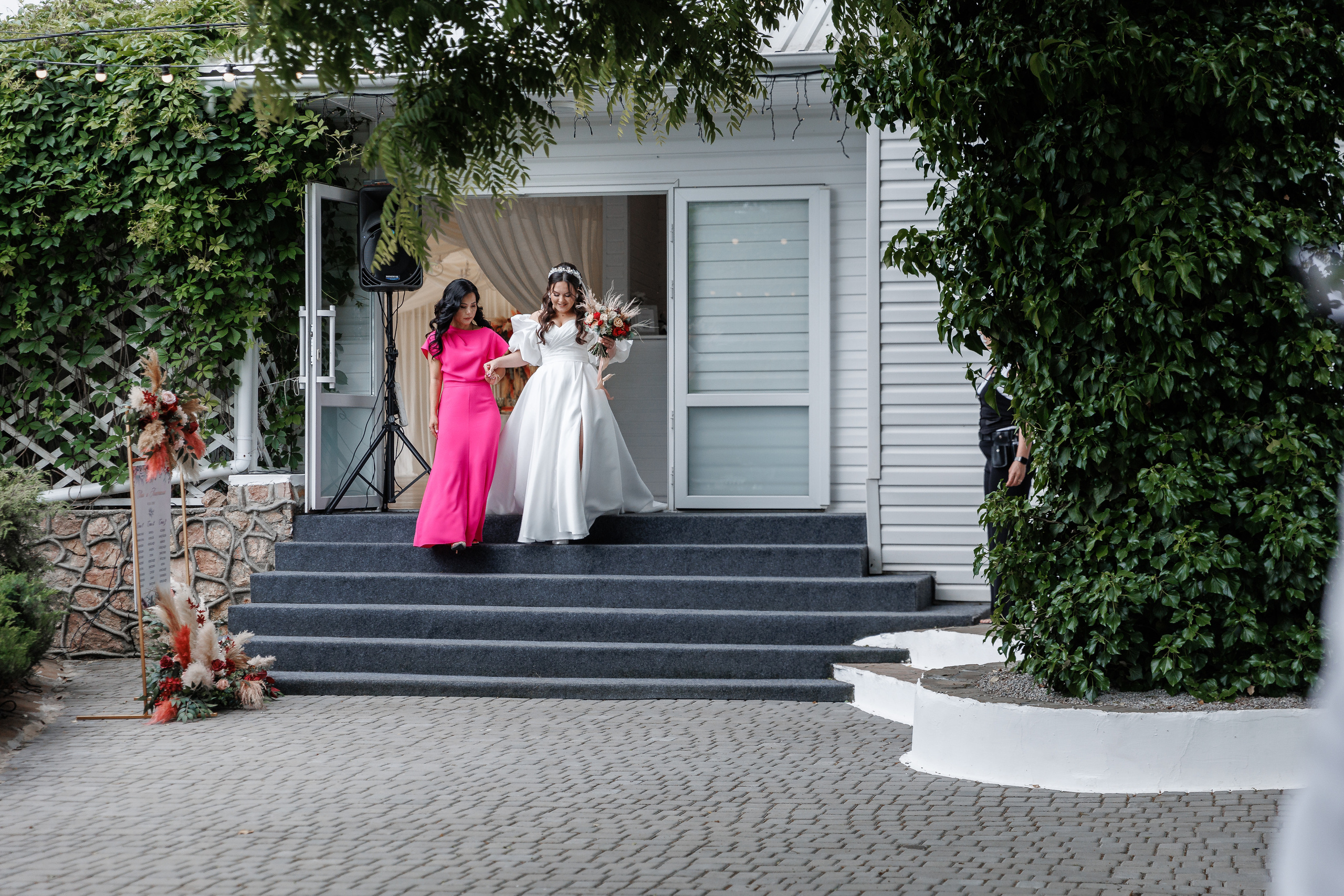 Южная терраса с бордовыми акцентами. Анонс свадьбы Анастасии и Ивана. Свадебный фотограф в Крыму и Севастополе Ольга Баскакова