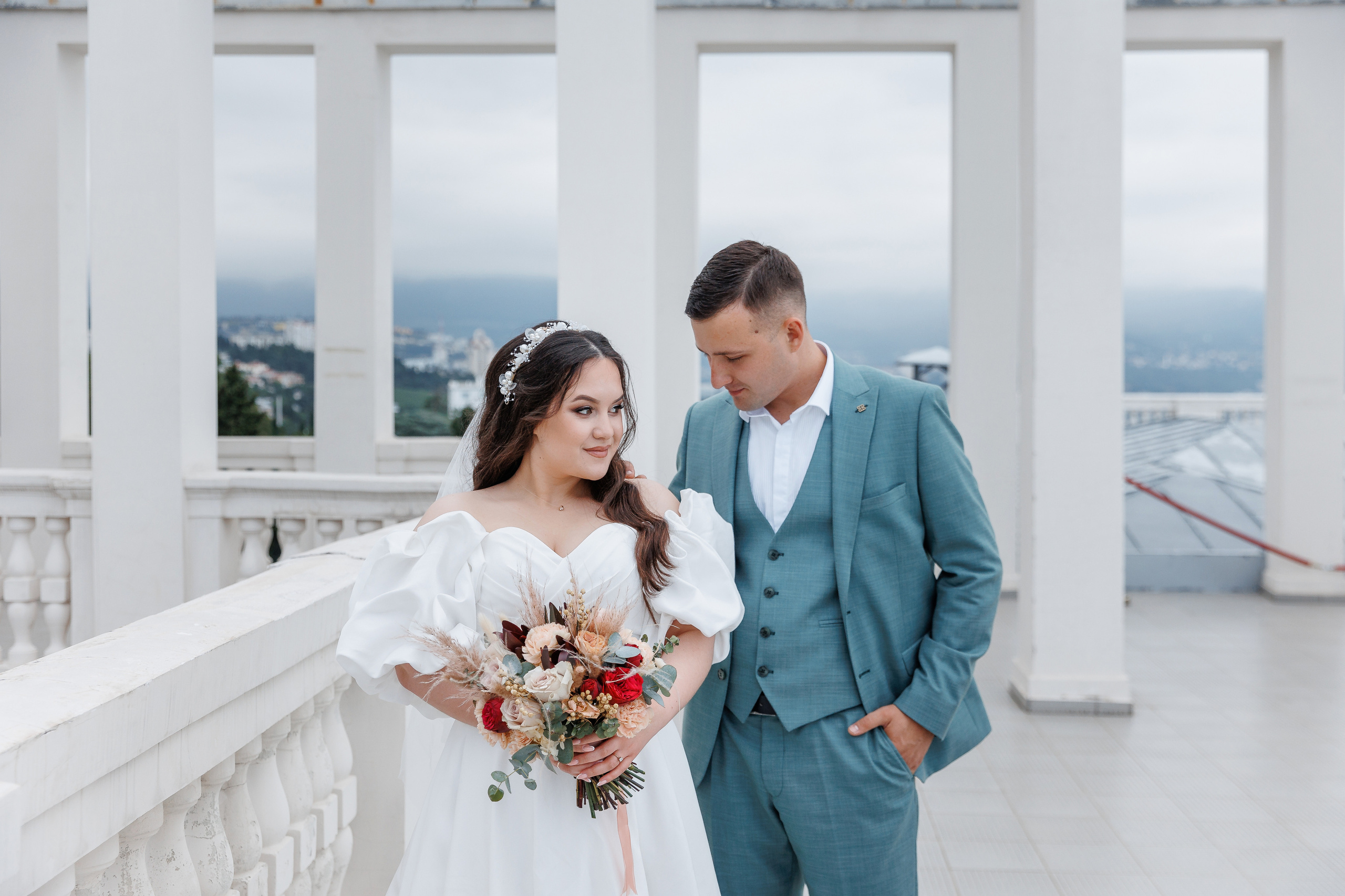 Южная терраса с бордовыми акцентами. Анонс свадьбы Анастасии и Ивана. Свадебный фотограф в Крыму и Севастополе Ольга Баскакова