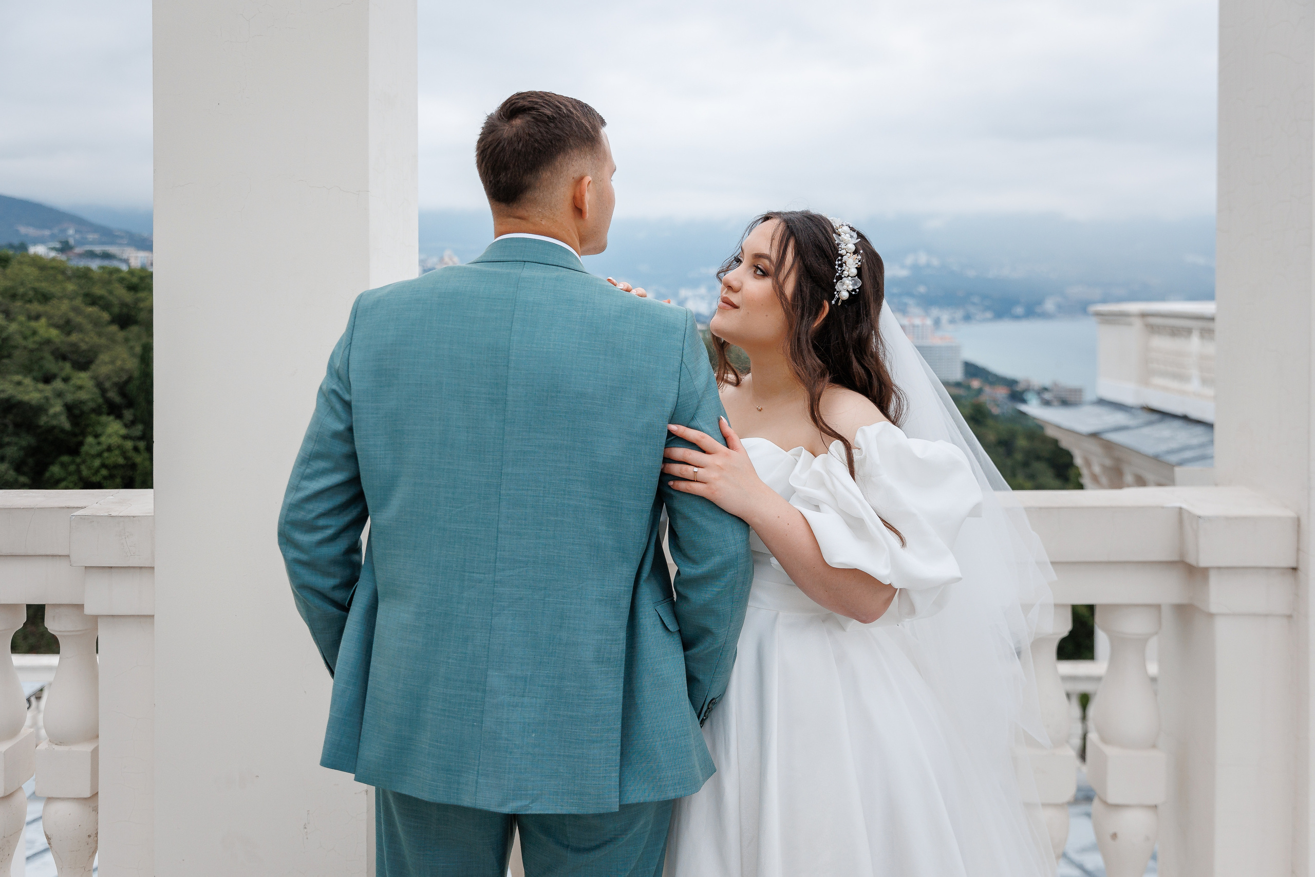 Южная терраса с бордовыми акцентами. Анонс свадьбы Анастасии и Ивана. Свадебный фотограф в Крыму и Севастополе Ольга Баскакова