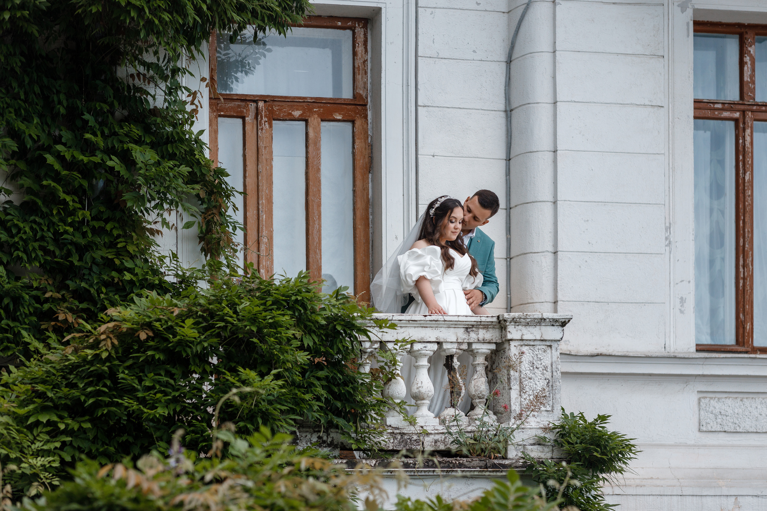 Южная терраса с бордовыми акцентами. Анонс свадьбы Анастасии и Ивана. Свадебный фотограф в Крыму и Севастополе Ольга Баскакова