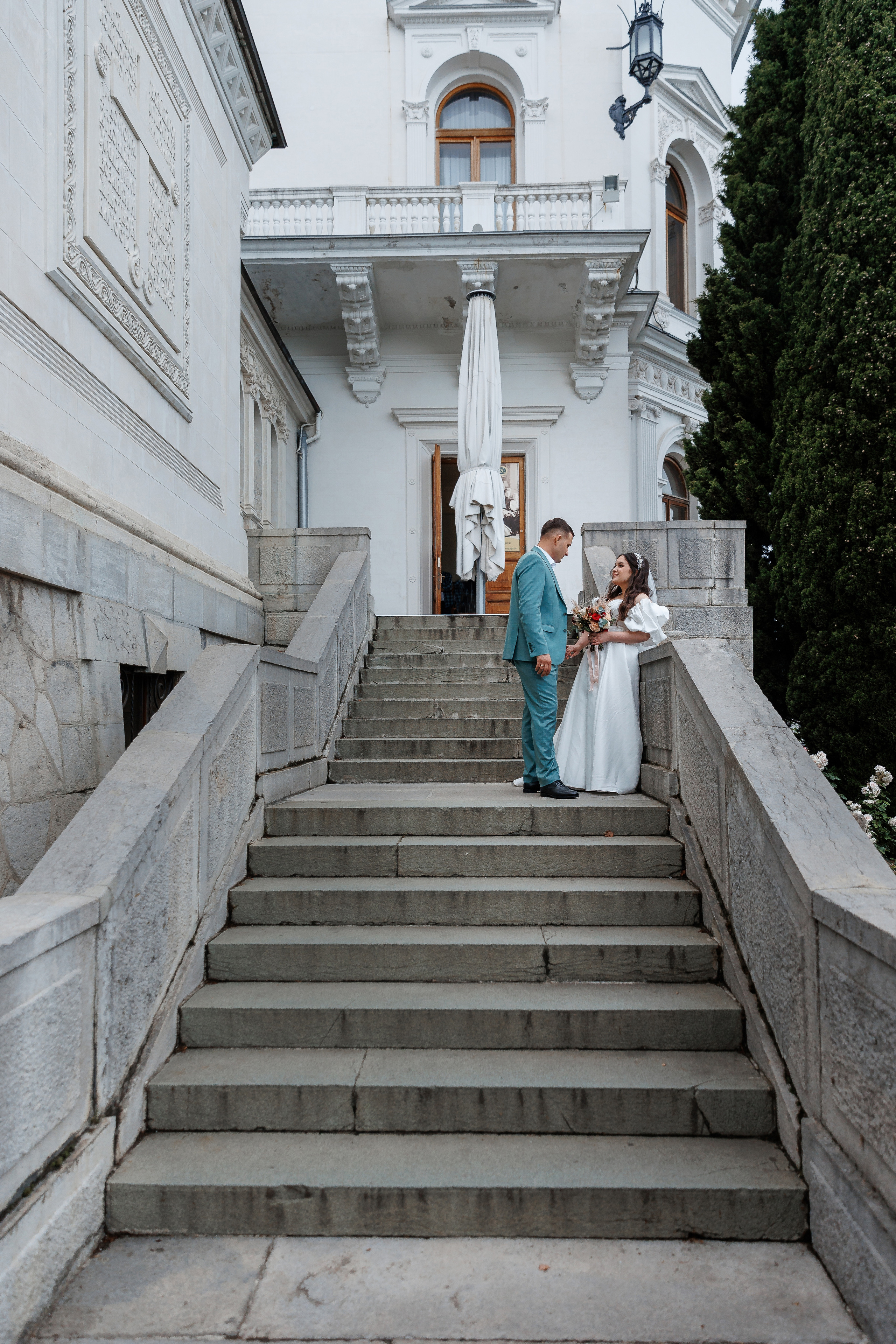 Южная терраса с бордовыми акцентами. Анонс свадьбы Анастасии и Ивана. Свадебный фотограф в Крыму и Севастополе Ольга Баскакова