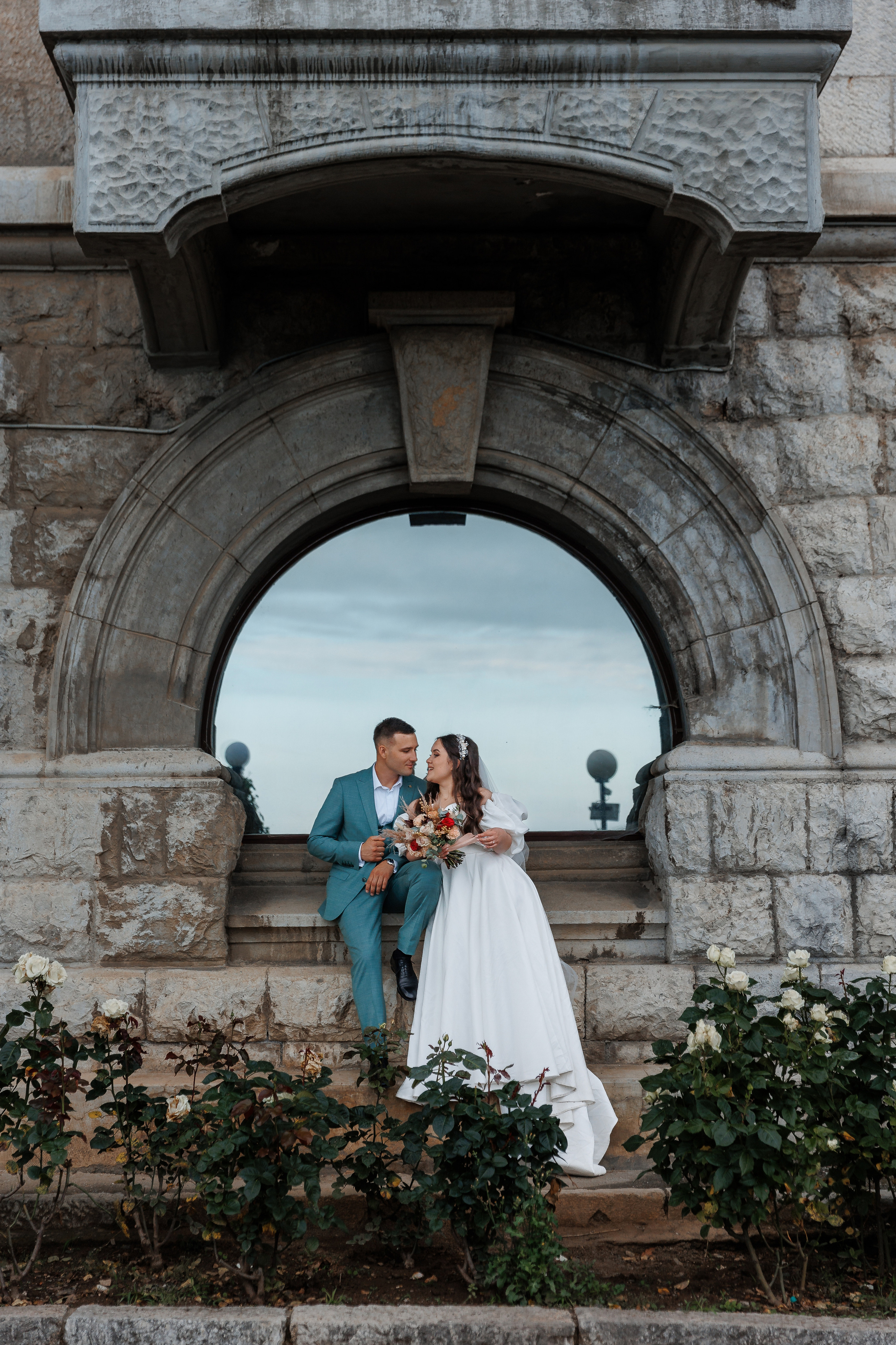 Южная терраса с бордовыми акцентами. Анонс свадьбы Анастасии и Ивана. Свадебный фотограф в Крыму и Севастополе Ольга Баскакова