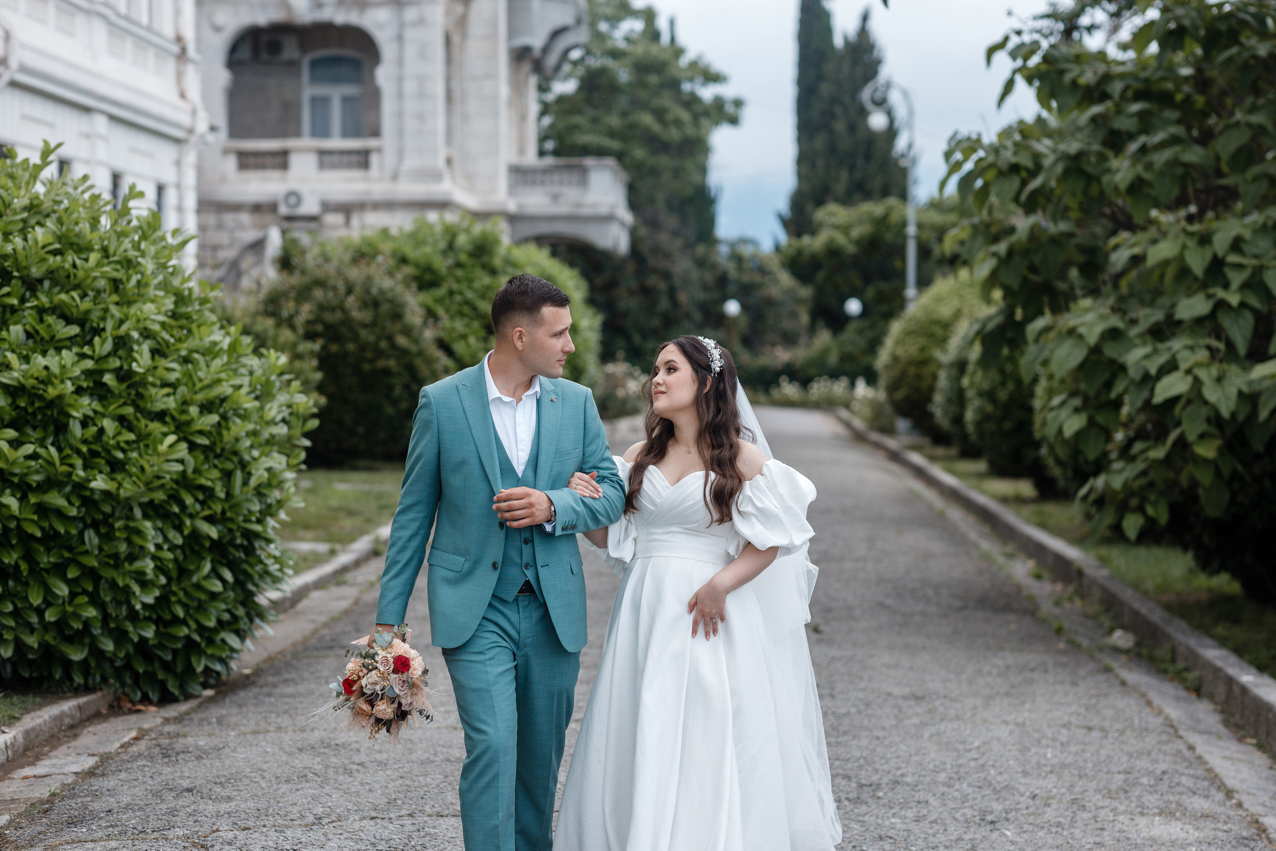 Южная терраса с бордовыми акцентами. Анонс свадьбы Анастасии и Ивана. Свадебный фотограф в Крыму и Севастополе Ольга Баскакова