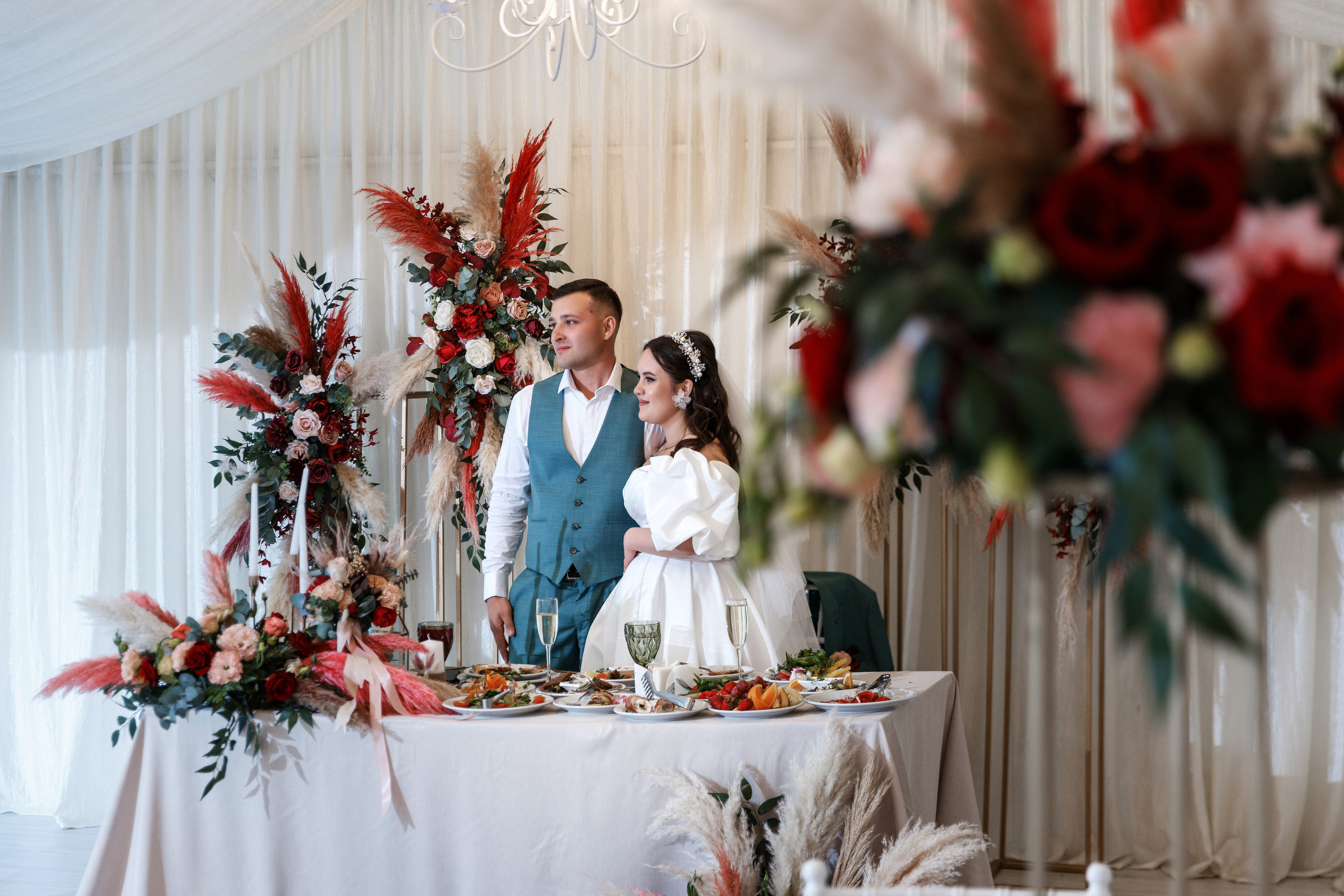 Южная терраса с бордовыми акцентами. Анонс свадьбы Анастасии и Ивана. Свадебный фотограф в Крыму и Севастополе Ольга Баскакова