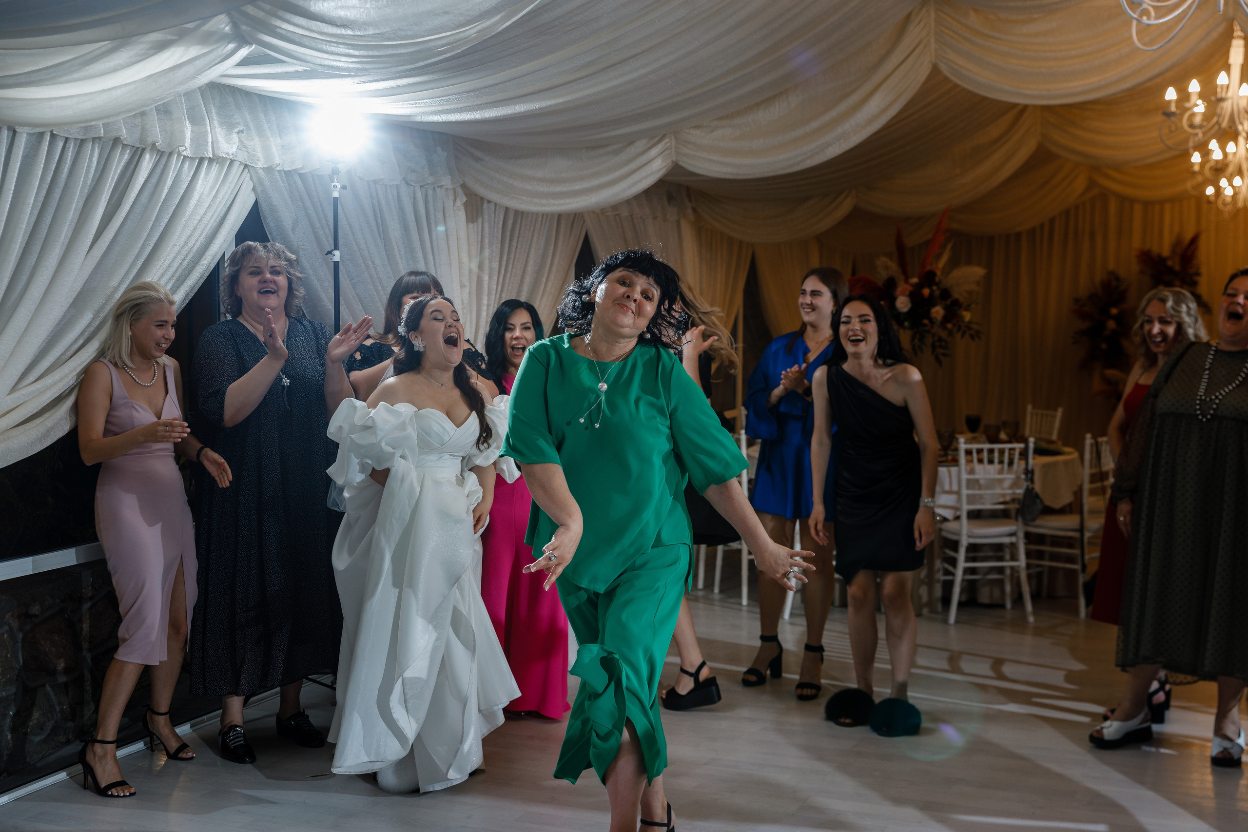 Южная терраса с бордовыми акцентами. Анонс свадьбы Анастасии и Ивана. Свадебный фотограф в Крыму и Севастополе Ольга Баскакова