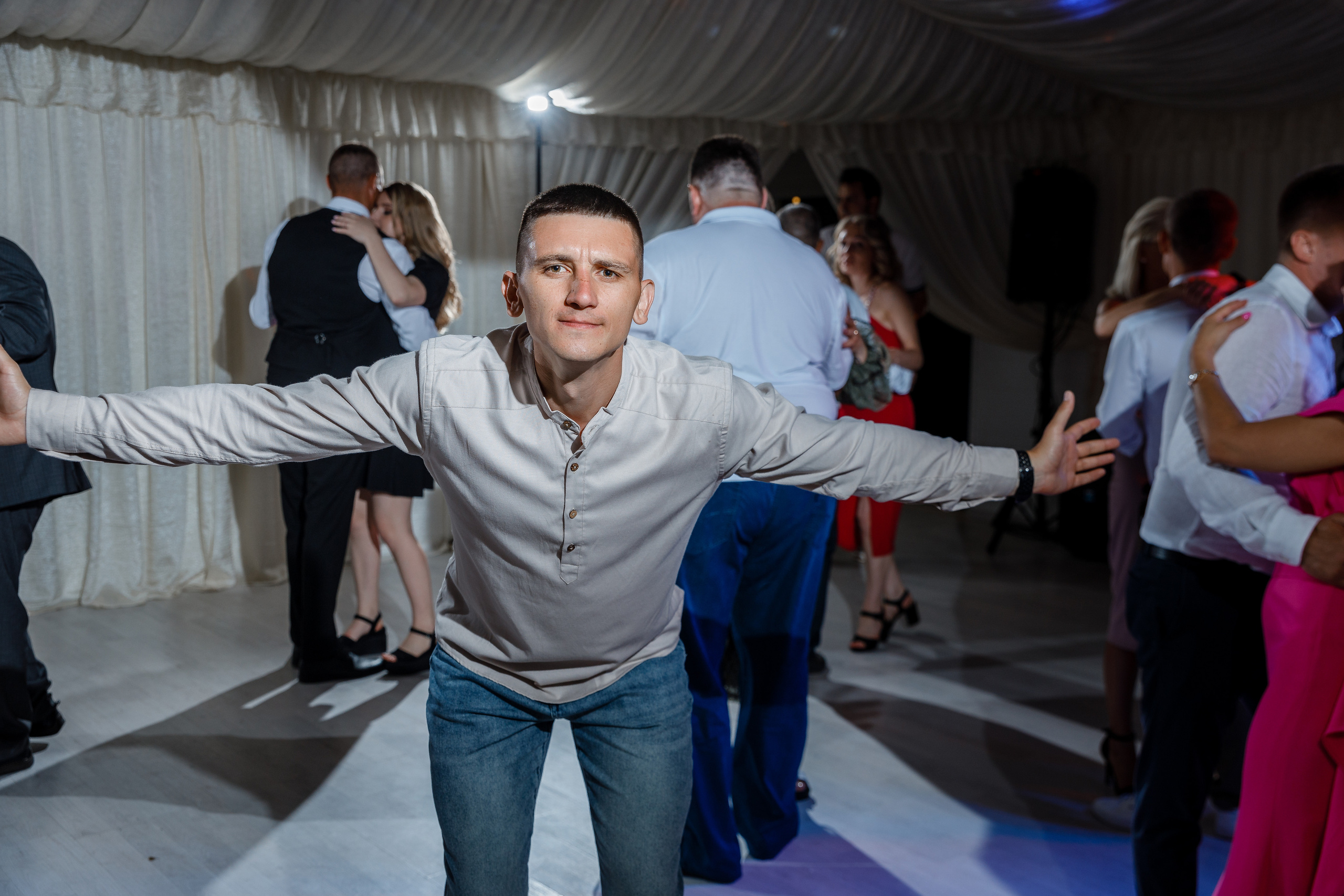 Южная терраса с бордовыми акцентами. Анонс свадьбы Анастасии и Ивана. Свадебный фотограф в Крыму и Севастополе Ольга Баскакова