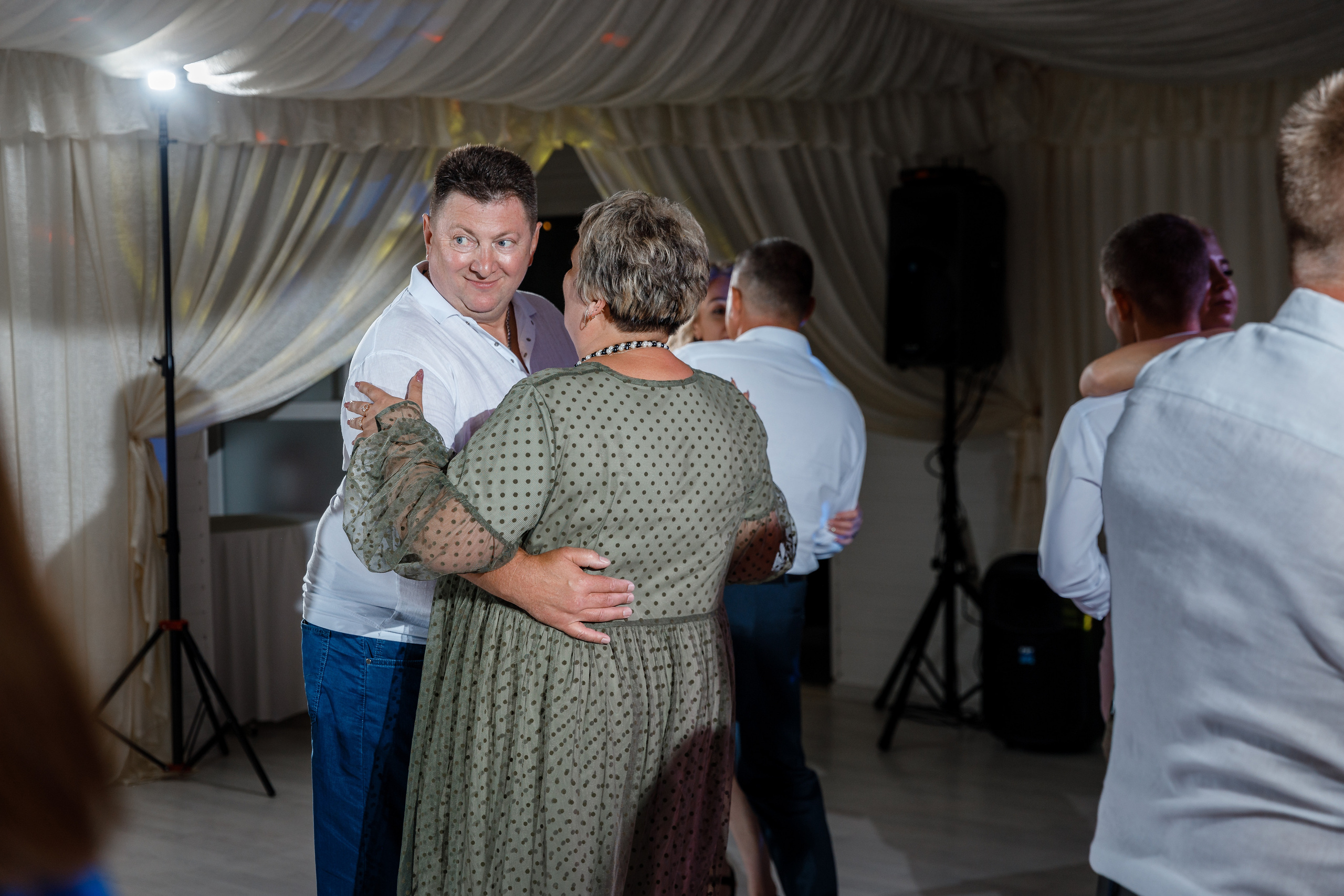 Южная терраса с бордовыми акцентами. Анонс свадьбы Анастасии и Ивана. Свадебный фотограф в Крыму и Севастополе Ольга Баскакова