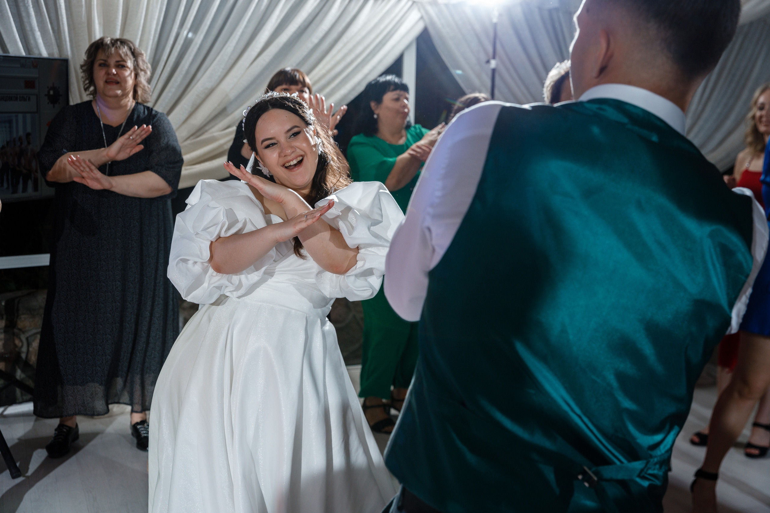 Южная терраса с бордовыми акцентами. Анонс свадьбы Анастасии и Ивана. Свадебный фотограф в Крыму и Севастополе Ольга Баскакова