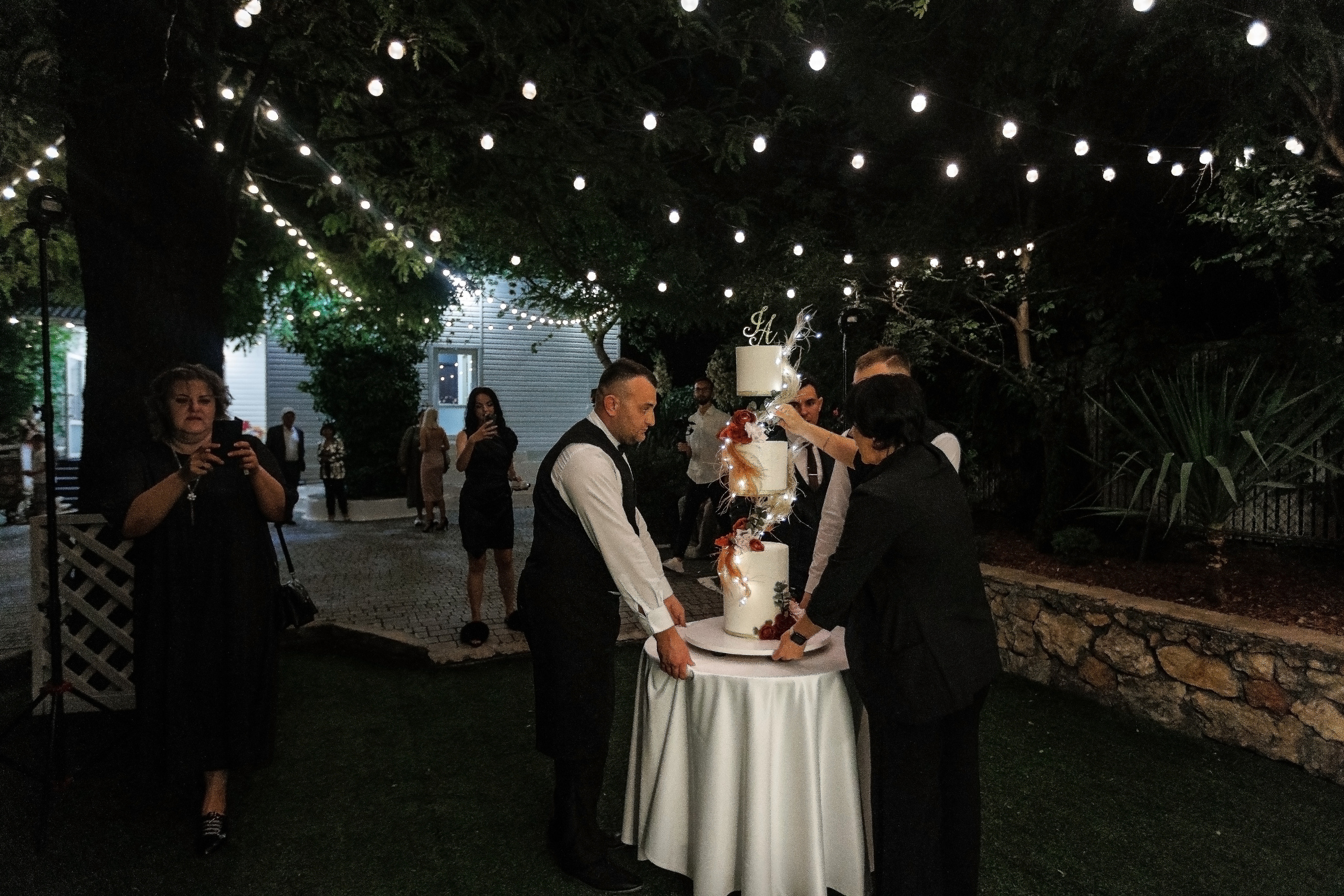 Южная терраса с бордовыми акцентами. Анонс свадьбы Анастасии и Ивана. Свадебный фотограф в Крыму и Севастополе Ольга Баскакова