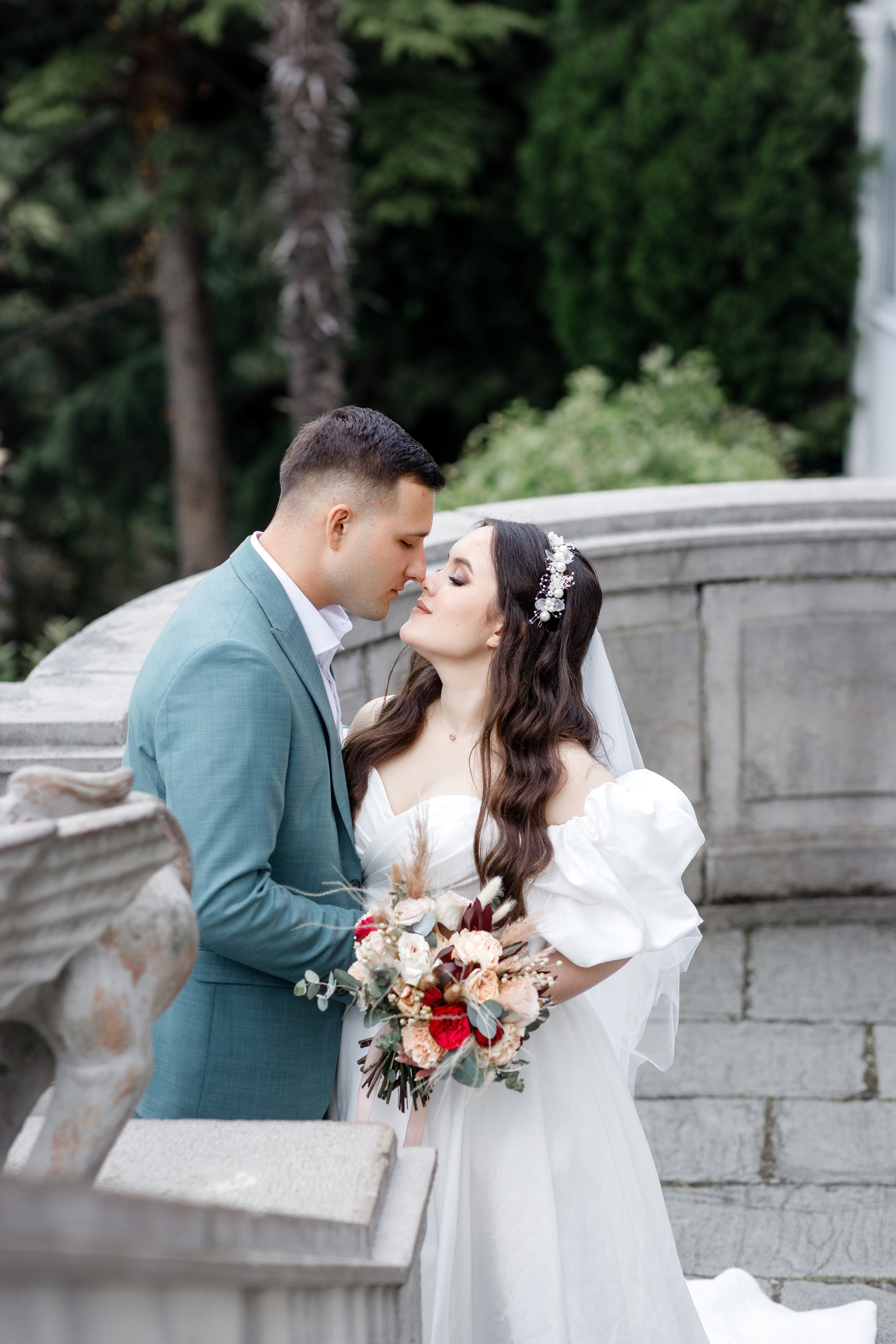 Южная терраса с бордовыми акцентами. Анонс свадьбы Анастасии и Ивана. Свадебный фотограф в Крыму и Севастополе Ольга Баскакова