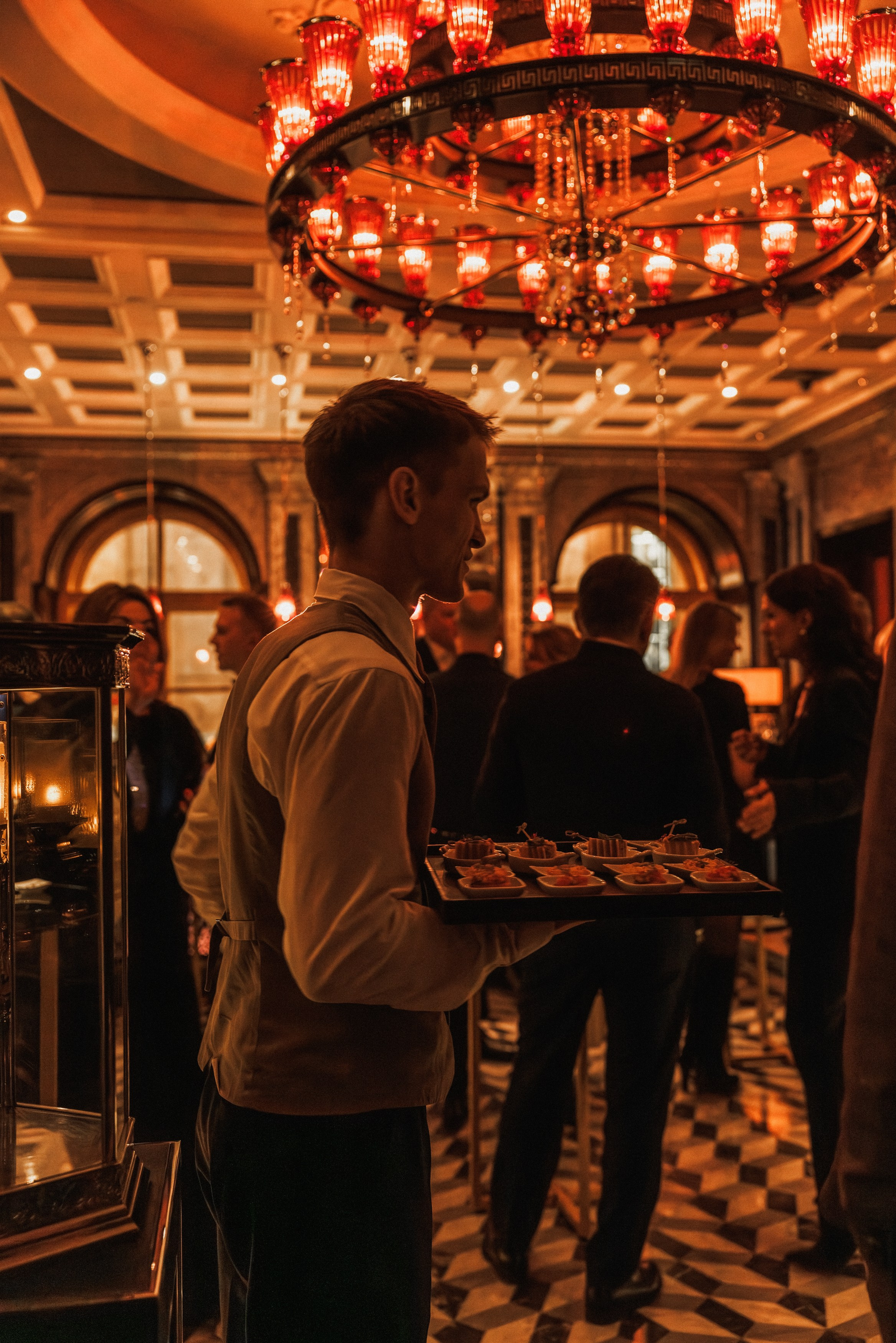 Four Seasons Lion Palace St. Petersburg 5* — МегаФон. Коммерческий фотограф в Санкт-Петербурге | Фуд, интерьерная и рекламная съемка | Влад Жолудев