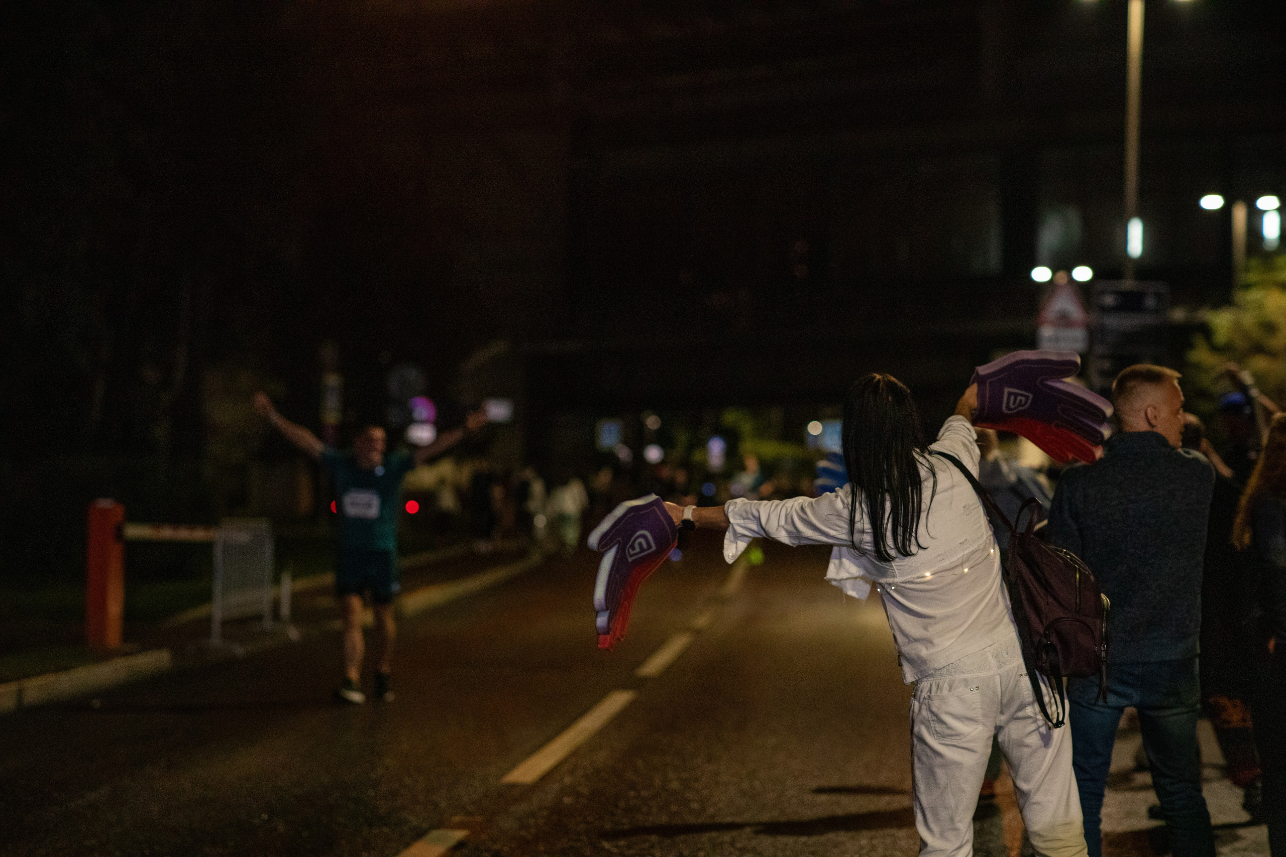 Ночной забег в ленте фотографий бегунов 03.08.24. Фотограф Сергей Ловкий