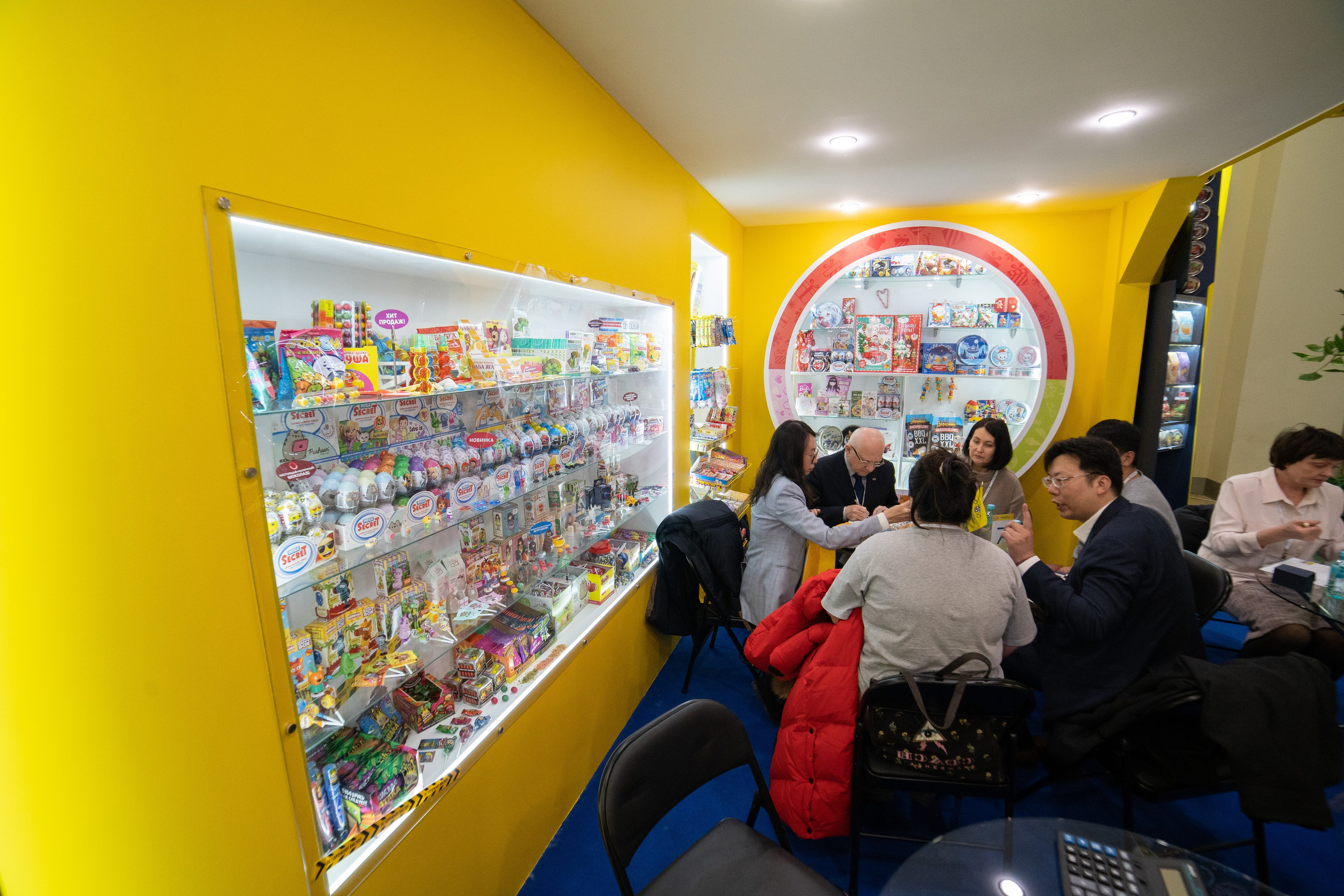 Выставочные стенды. Профессиональный портретный фотограф в Москве Владимир Глаголев