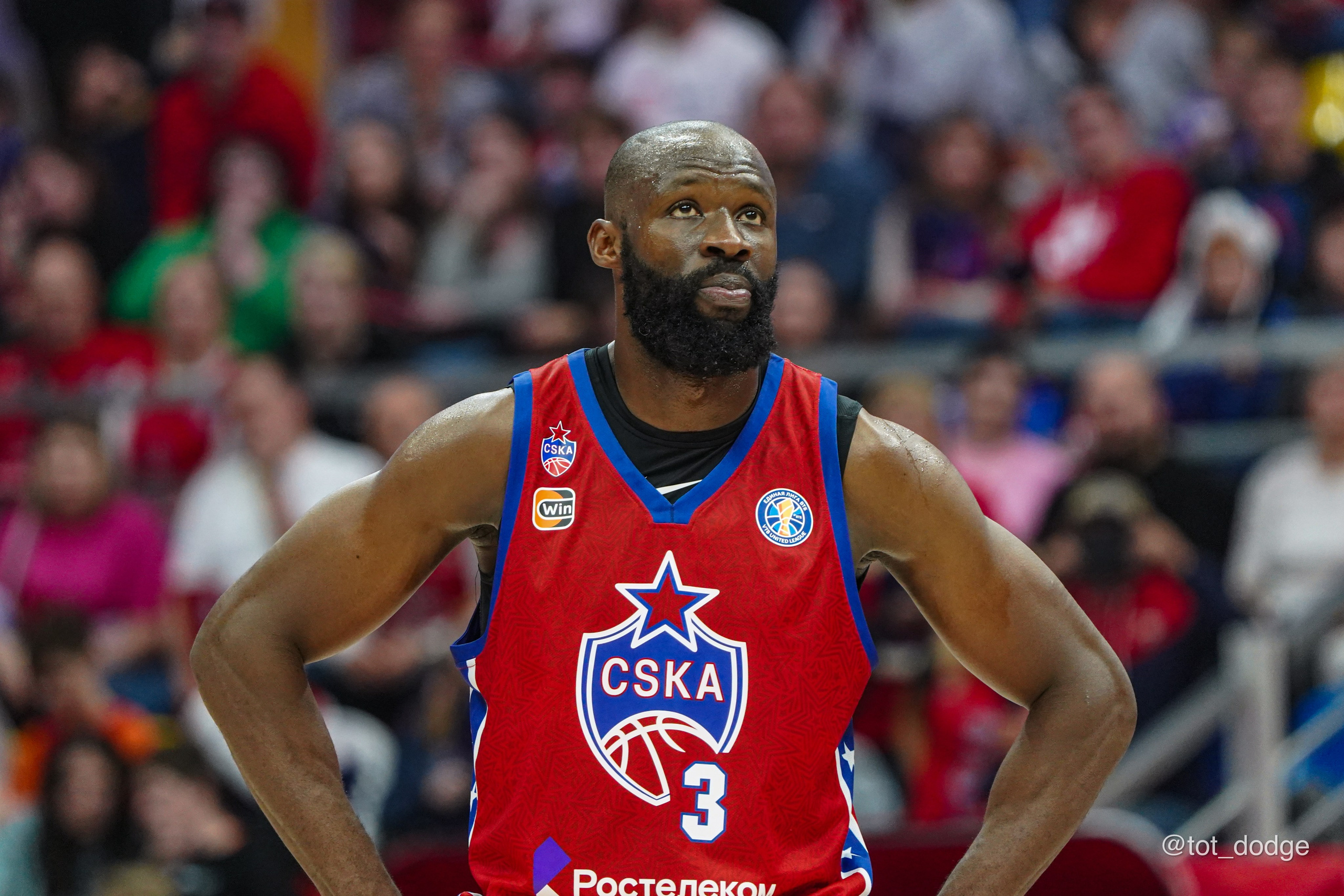 Баскетбол. ЦСКА-Зенит (13.10.24). Автомобильный фотограф Шакая Кирилл